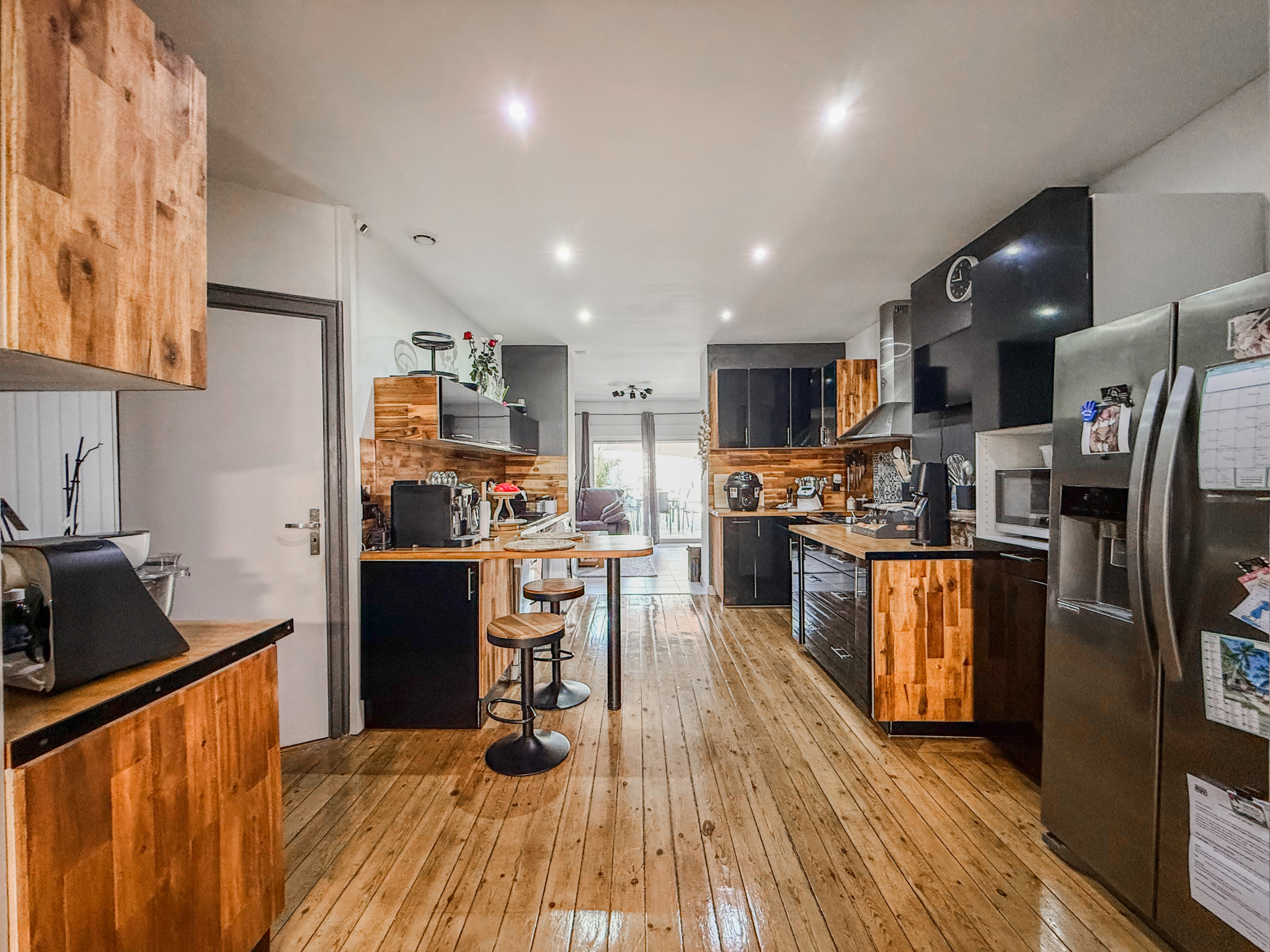 Immo80 – L'immobilier à Amiens et dans la Somme-ROYE – CENTRE VILLE – MAISON MITOYENNE – 5 CHAMBRES – JARDIN – CAVE – TERRASSE