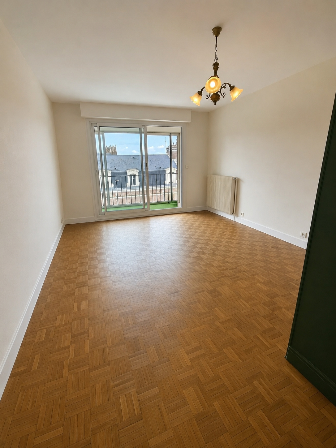 Immo80 – L'immobilier à Amiens et dans la Somme-AMIENS – 200M DE LA GARE – APPARTEMENT F3 AVEC BALCON – GARAGE