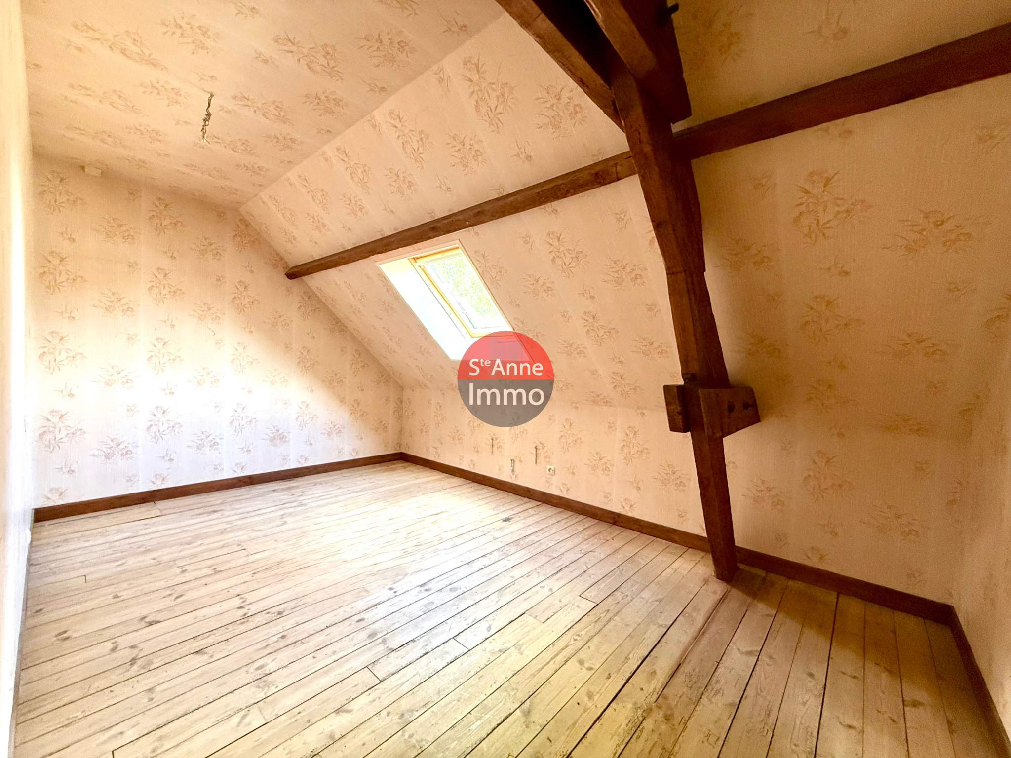 Immo80 – L'immobilier à Amiens et dans la Somme-HANGEST-EN-SANTERRE – MAISON INDIVIDUELLE – 2 CHAMBRES – HANGAR 120m2 – JARDIN