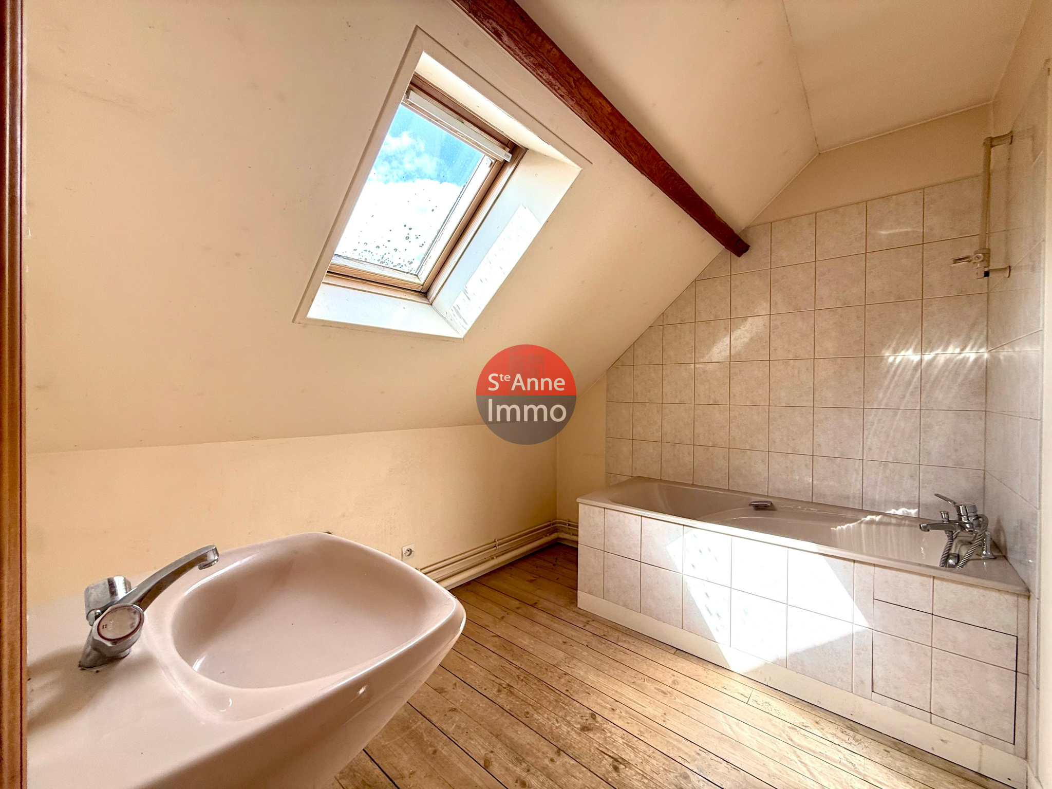 Immo80 – L'immobilier à Amiens et dans la Somme-HANGEST-EN-SANTERRE – MAISON INDIVIDUELLE – 2 CHAMBRES – HANGAR 120m2 – JARDIN