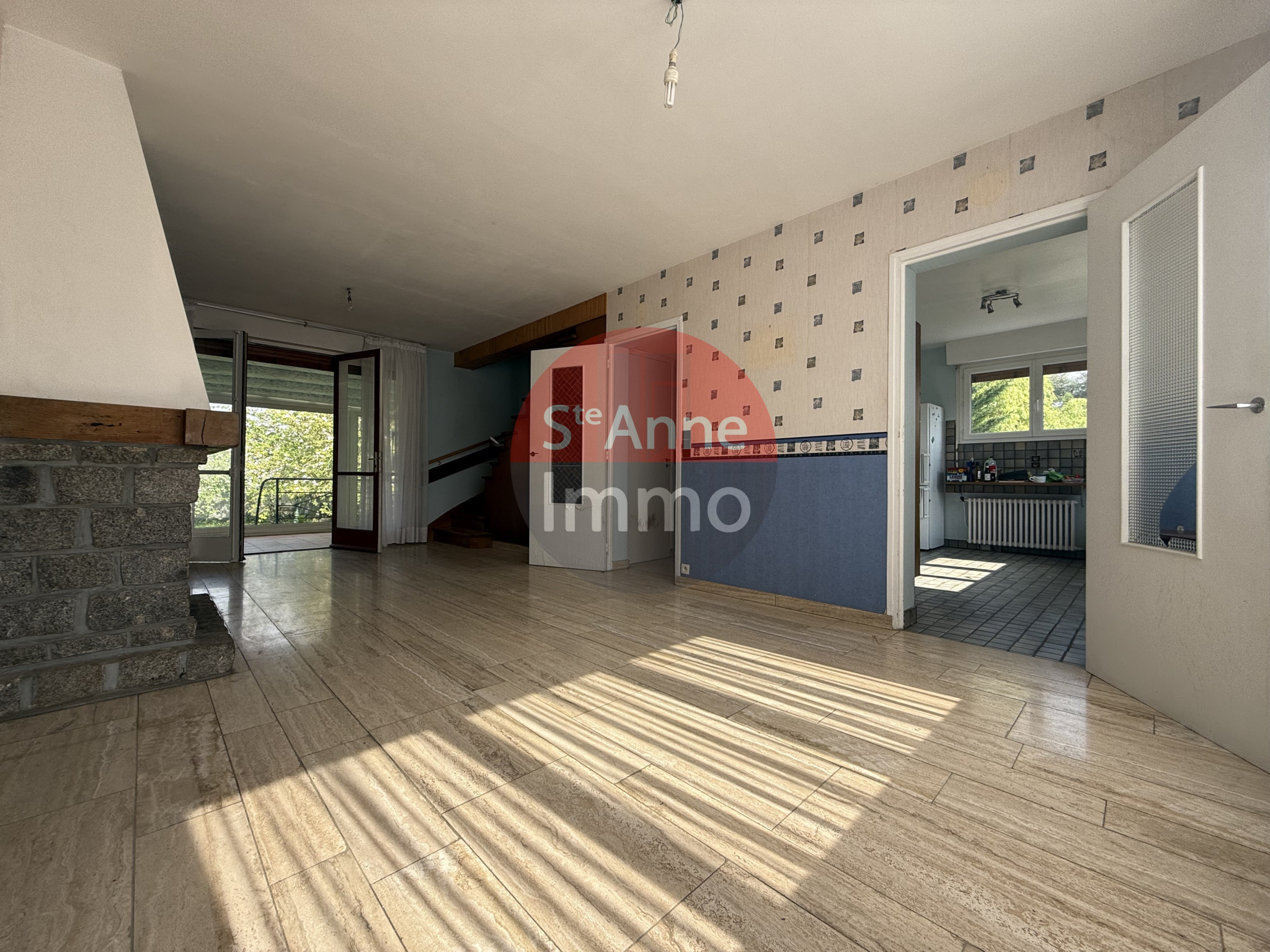 Immo80 – L'immobilier à Amiens et dans la Somme-AMIENS – QUARTIER SAINT ACHEUL – MAISON SEMI MITOYENNE – JARDIN – GARAGE