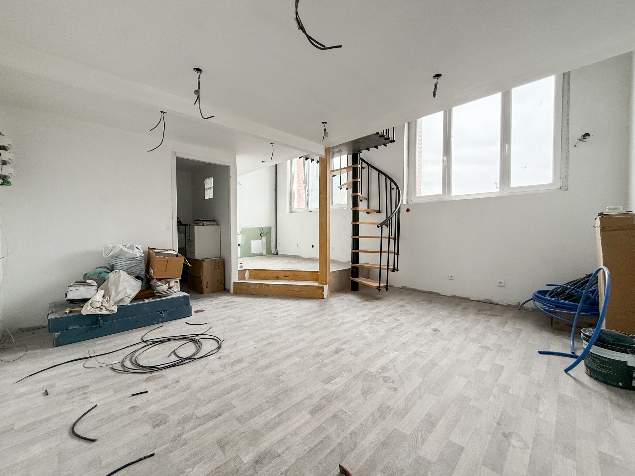 Immo80 – L'immobilier à Amiens et dans la Somme-IMMEUBLE DE RAPPORT – 14 LOTS – ROYE – TRAVAUX