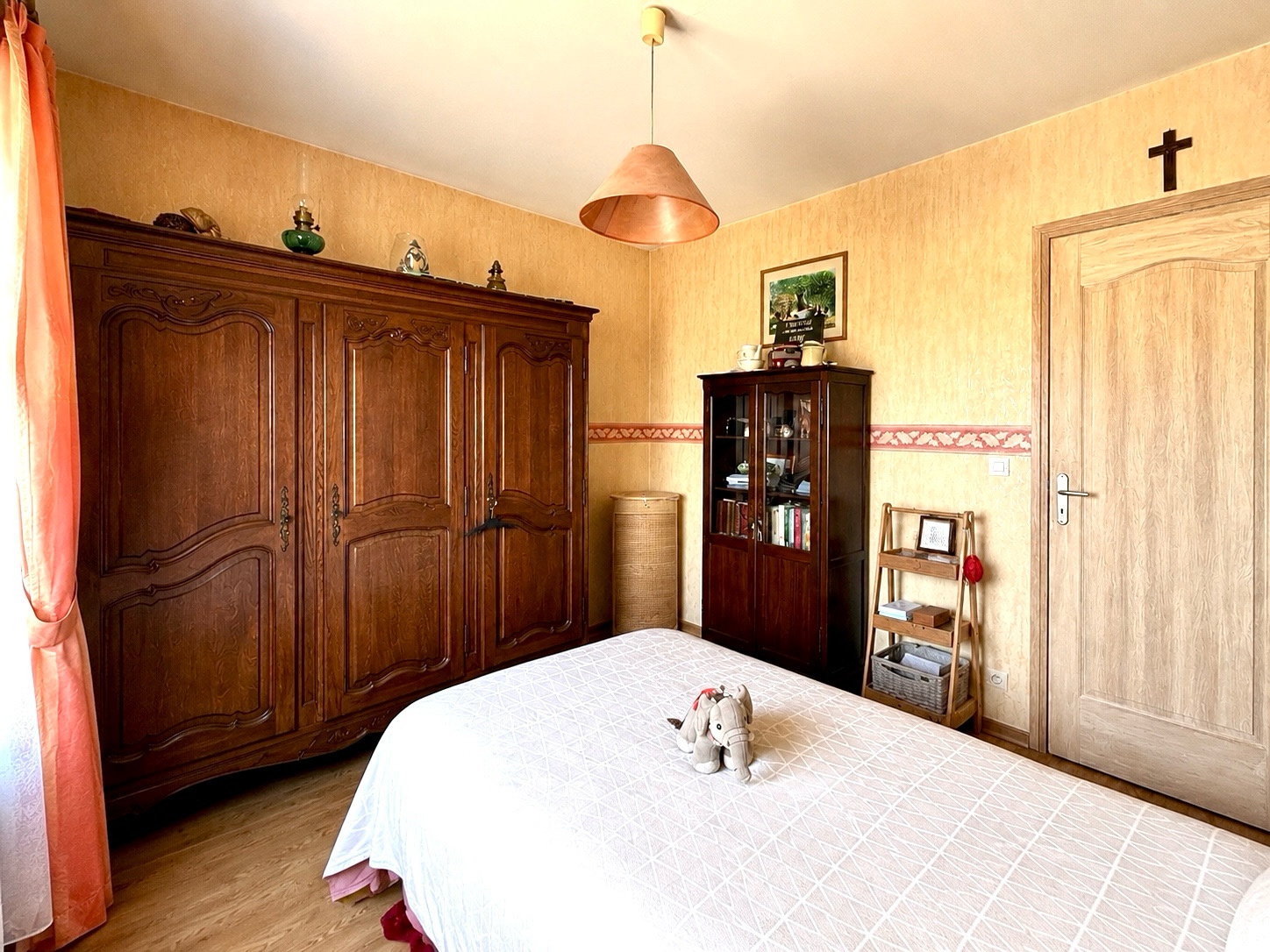 Immo80 – L'immobilier à Amiens et dans la Somme-NESLE  – PAVILLON INDIVIDUEL ELEVEE SUR SOUS SOL COMPLET – 4 CHAMBRES – SOUS SOL COMPLET – GARAGE – JARDIN