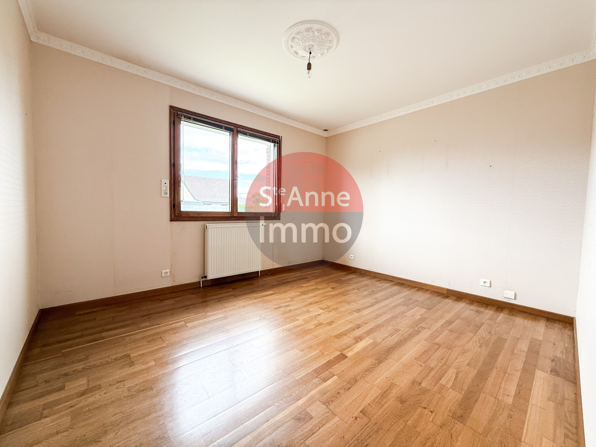 Immo80 – L'immobilier à Amiens et dans la Somme-VILLERS-LES-ROYE – MAISON INDIVIDUELLE – 175m2 – AUTONOMIE DE PLAIN PIED – 4 CHAMBRES – 1 BUREAU – SOUS SOL CO