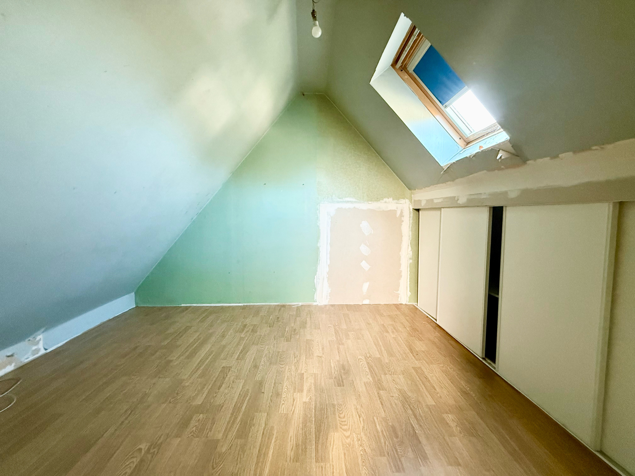 Immo80 – L'immobilier à Amiens et dans la Somme-LIGNIERES LES ROYE – MAISON DE VILLAGE – DOUBLE GARAGE – DEPENDANCES – JARDIN