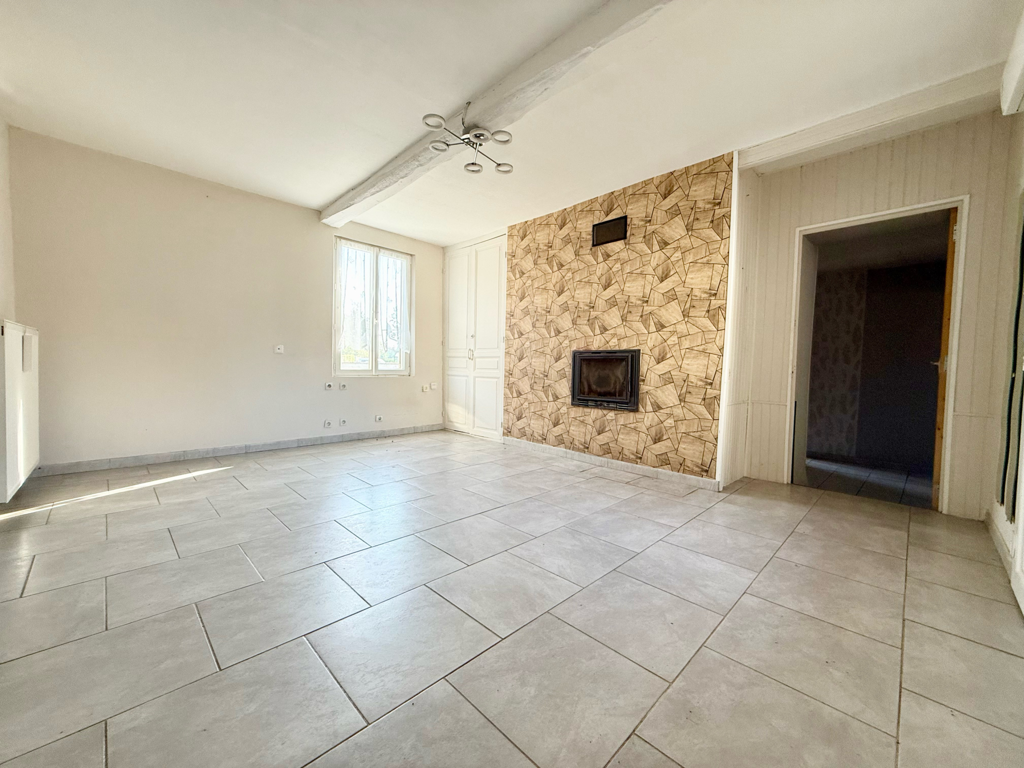 Immo80 – L'immobilier à Amiens et dans la Somme-LIGNIERES LES ROYE – MAISON DE VILLAGE – DOUBLE GARAGE – DEPENDANCES –...