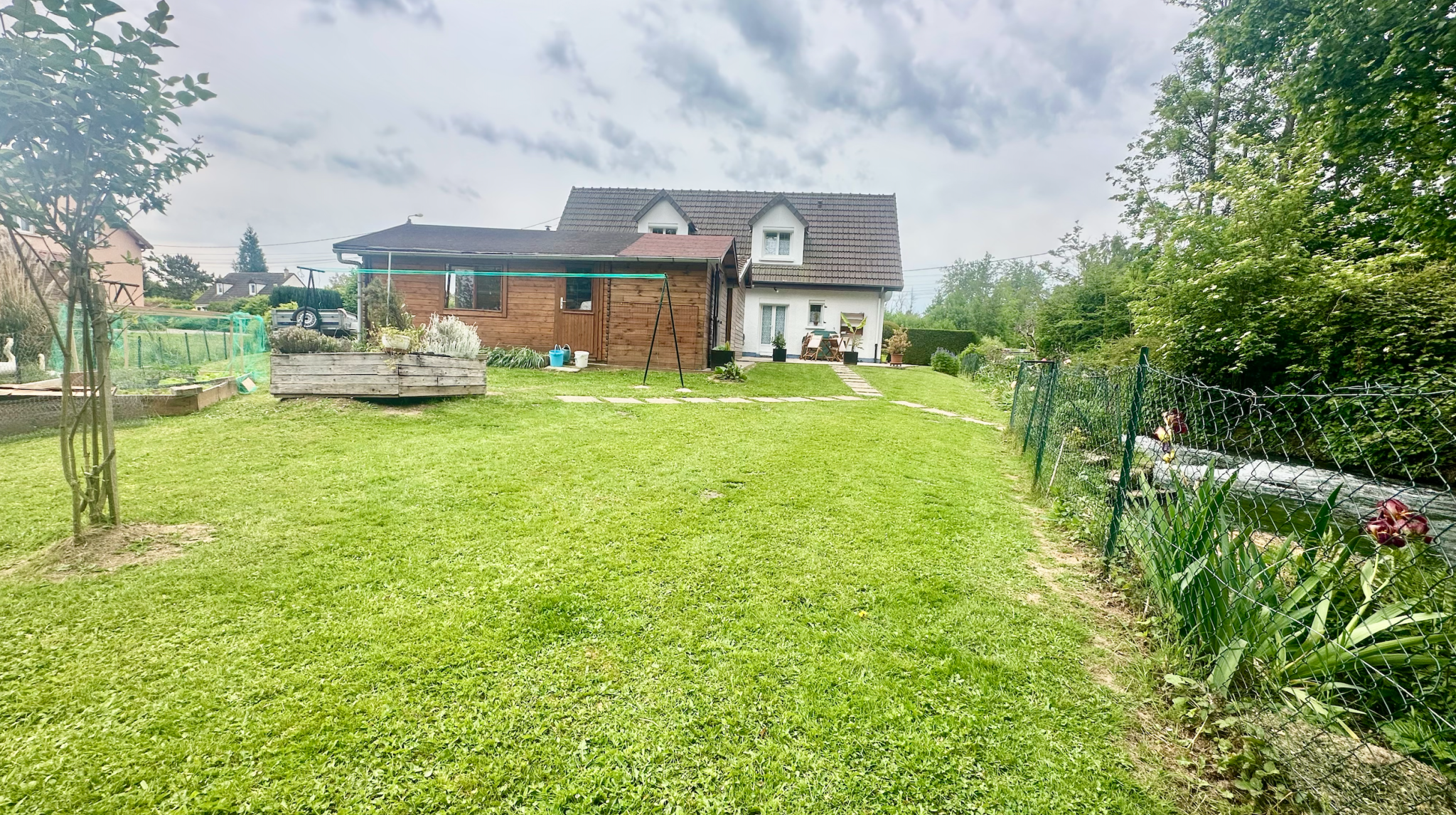Immo80 – L'immobilier à Amiens et dans la Somme-VALLEE DE LA SELLE – PAVILLON INDIVIDUEL – 3 CHAMBRES – JARDIN – GARAGES