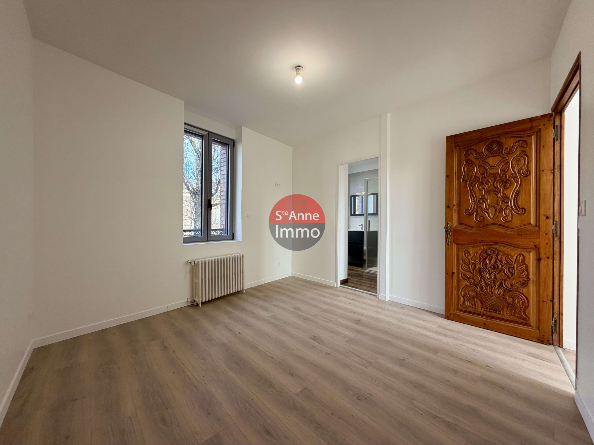 Immo80 – L'immobilier à Amiens et dans la Somme-AMIENS – ROUTE D&rsquo;ABBEVILLE – MAISON SEMI-MITOYENNE – 3 CHAMBRES – JARDIN – TERRASSE – GARAGE