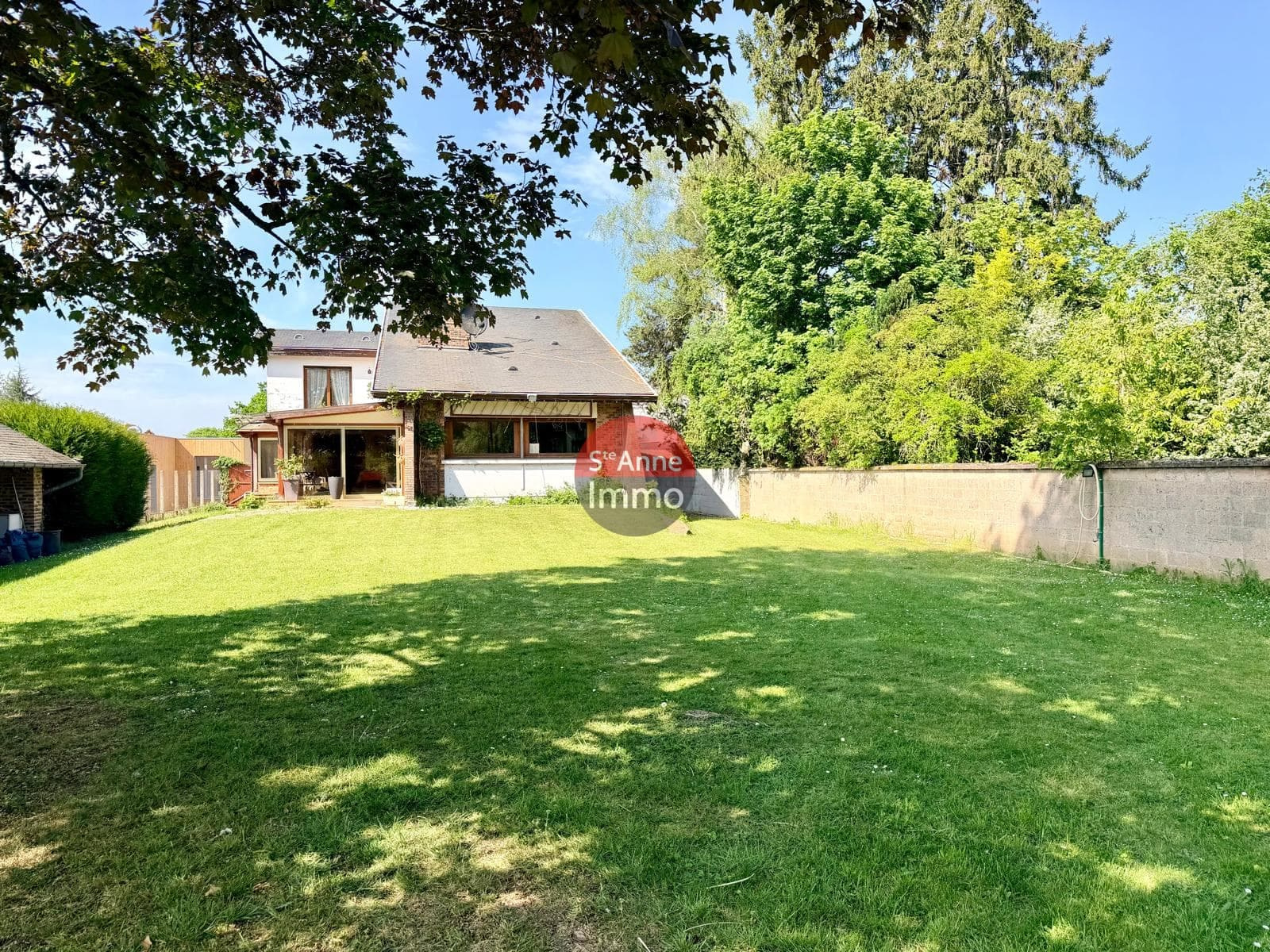 Immo80 – L'immobilier à Amiens et dans la Somme-AMIENS – MAISON – 250 M2 – 5 CHAMBRES – VERANDA – SOUS-SOL – JARDIN – GARAGE