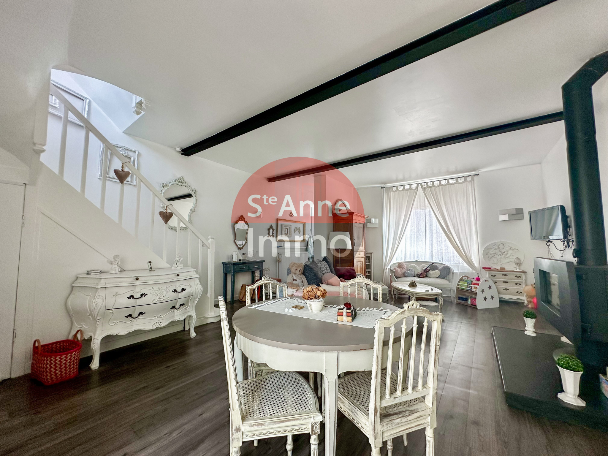 Immo80 – L'immobilier à Amiens et dans la Somme-ROYE – MAISON SEMI-MITOYENNE – 3 CHAMBRES – JARDIN – TERRASSE – CAVE