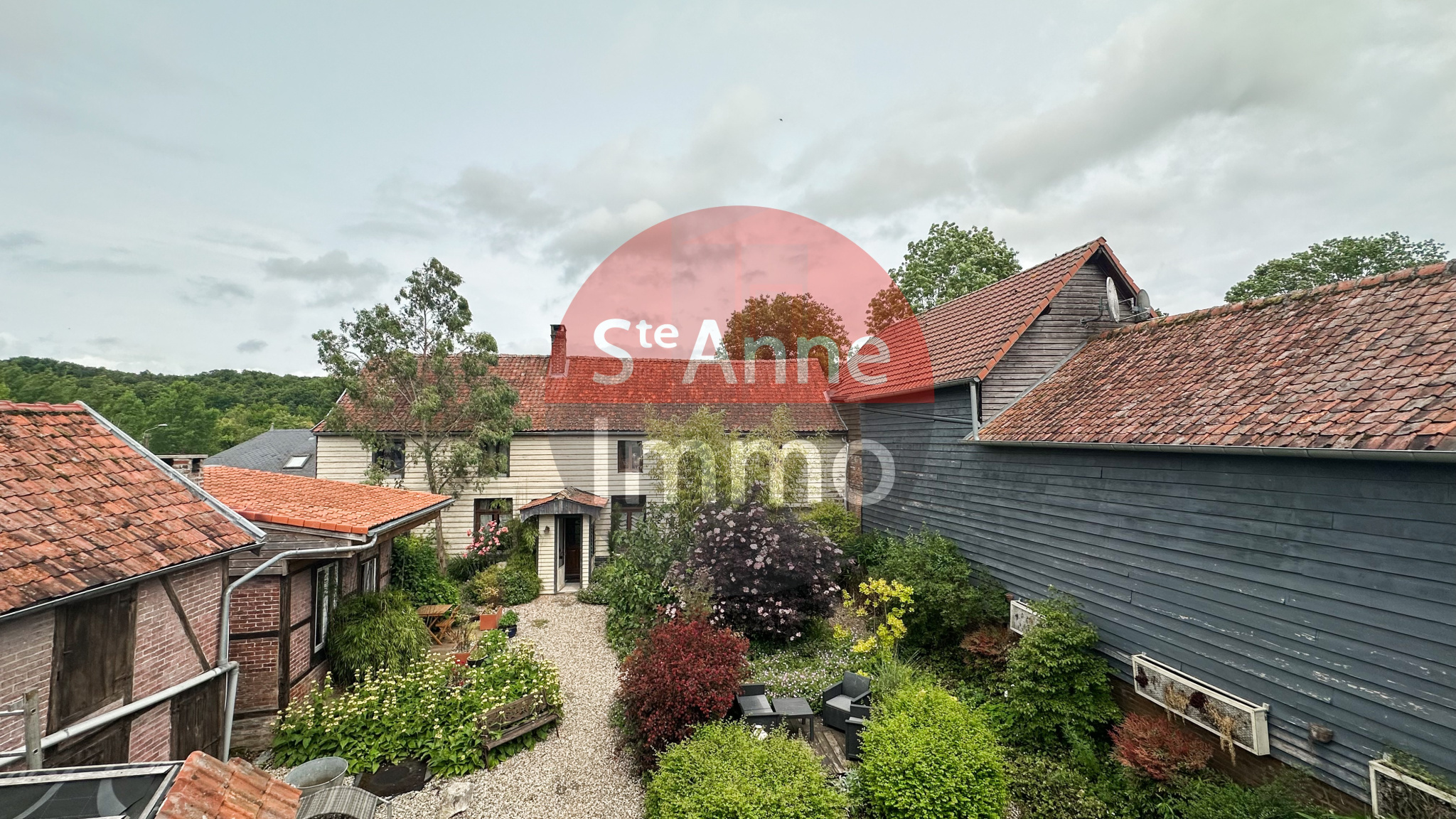 Immo80 – L'immobilier à Amiens et dans la Somme-BERGICOURT – MAISON DE CARACTERE – 2 GITES – ATELIER 100 M2 – DEPENDANCES...