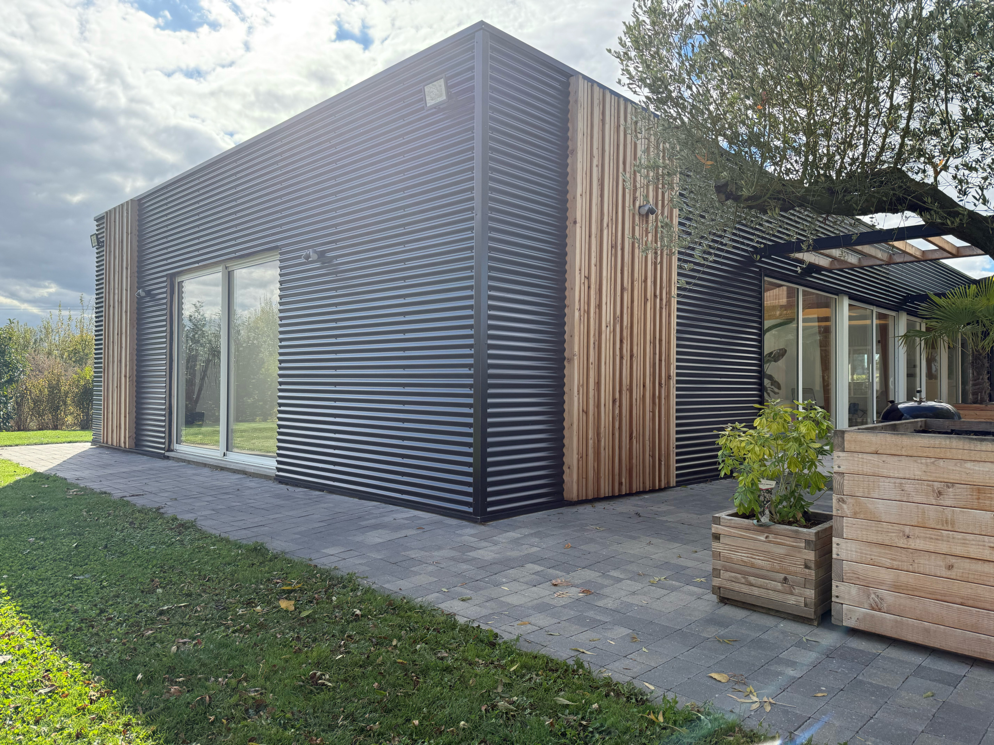 Immo80 – L'immobilier à Amiens et dans la Somme-HANGEST-EN-SANTERRE – MAISON D’ARCHITECTE CONTEMPORAINE – 155m2 – PLAIN PIED – 4 CHAMBRES – TERRASSE – JARDIN