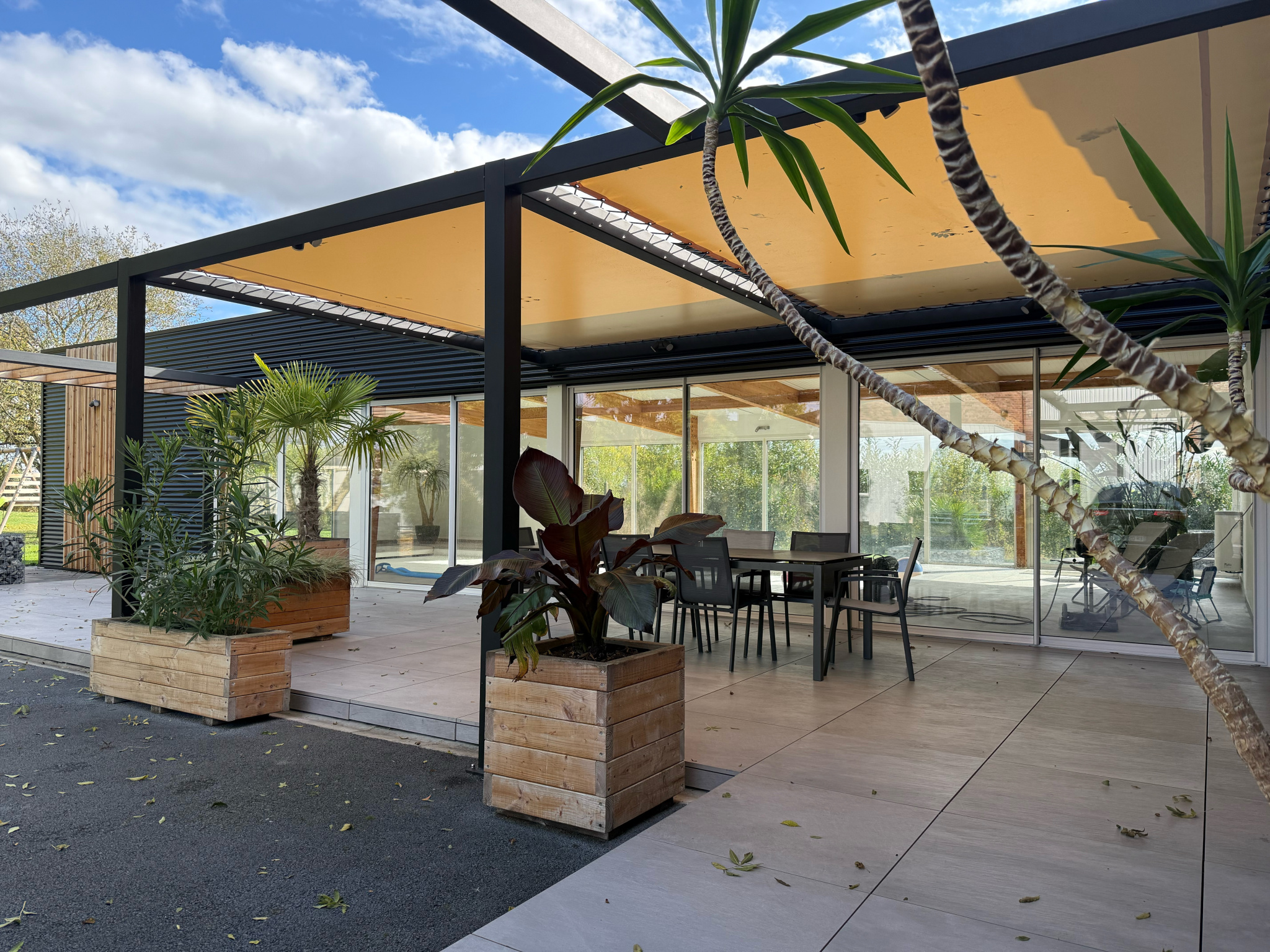 Immo80 – L'immobilier à Amiens et dans la Somme-HANGEST-EN-SANTERRE – MAISON D’ARCHITECTE CONTEMPORAINE – 155m2 – PLAIN PIED – 4 CHAMBRES – TERRASSE – JARDIN