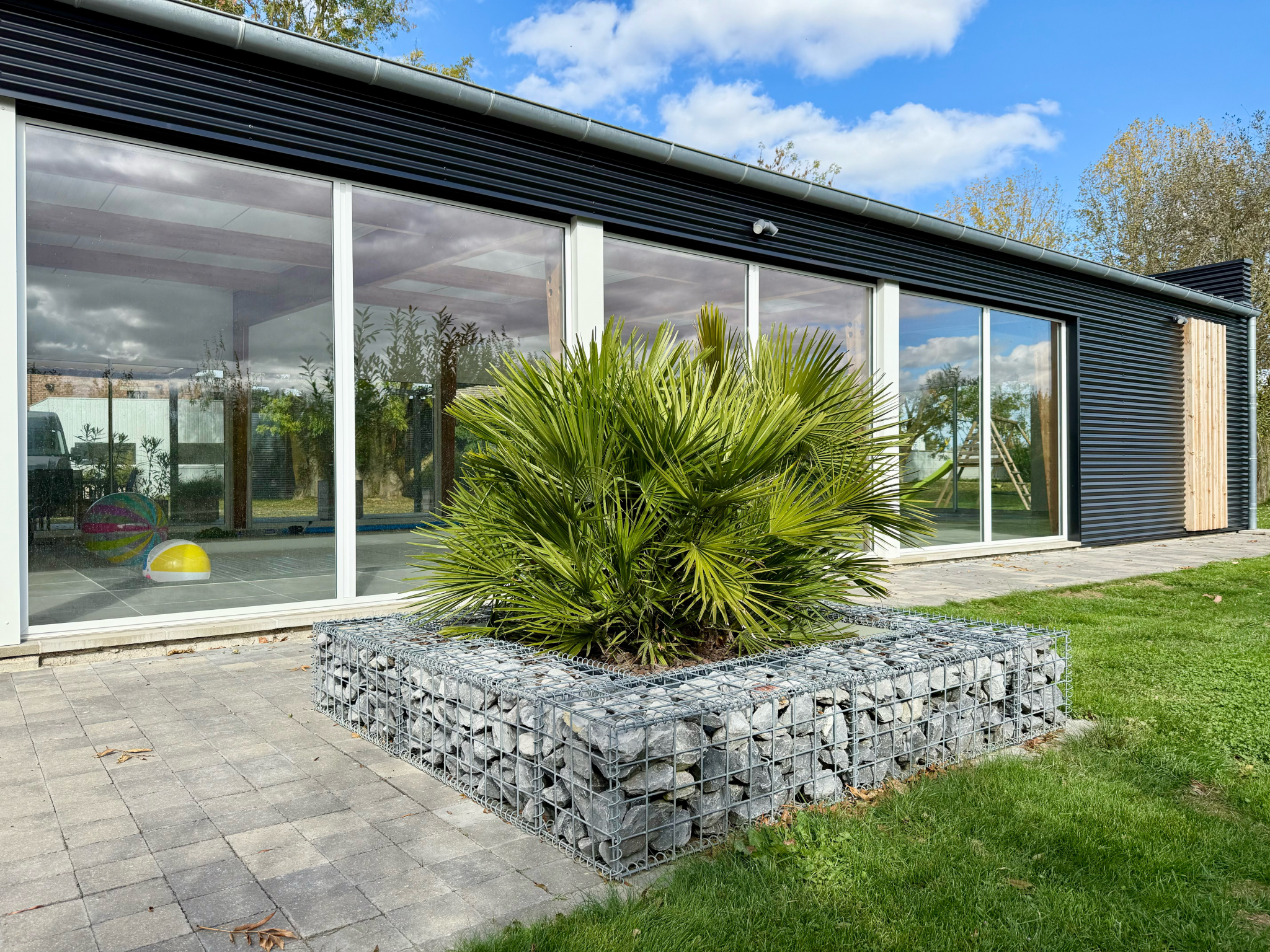 Immo80 – L'immobilier à Amiens et dans la Somme-HANGEST-EN-SANTERRE – MAISON D’ARCHITECTE CONTEMPORAINE – 155m2 – PLAIN PIED – 4 CHAMBRES – TERRASSE – JARDIN