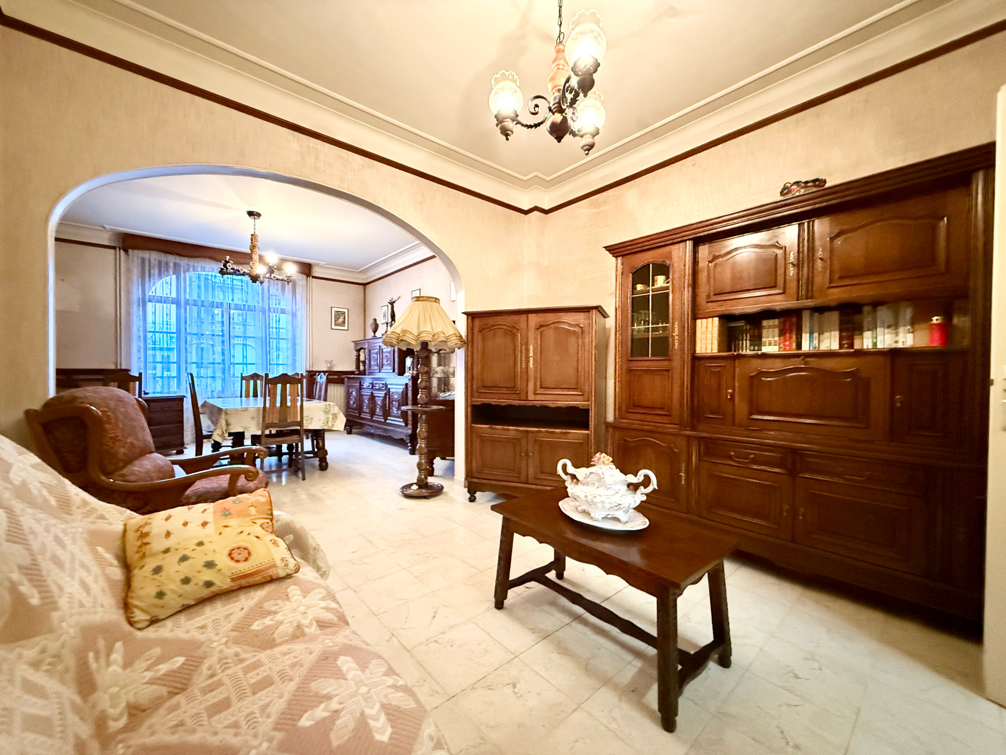 Immo80 – L'immobilier à Amiens et dans la Somme-CHAULNES – MAISON DE MAITRE – 2 CHAMBRES – DEPENDANCES – JARDIN – PATURE