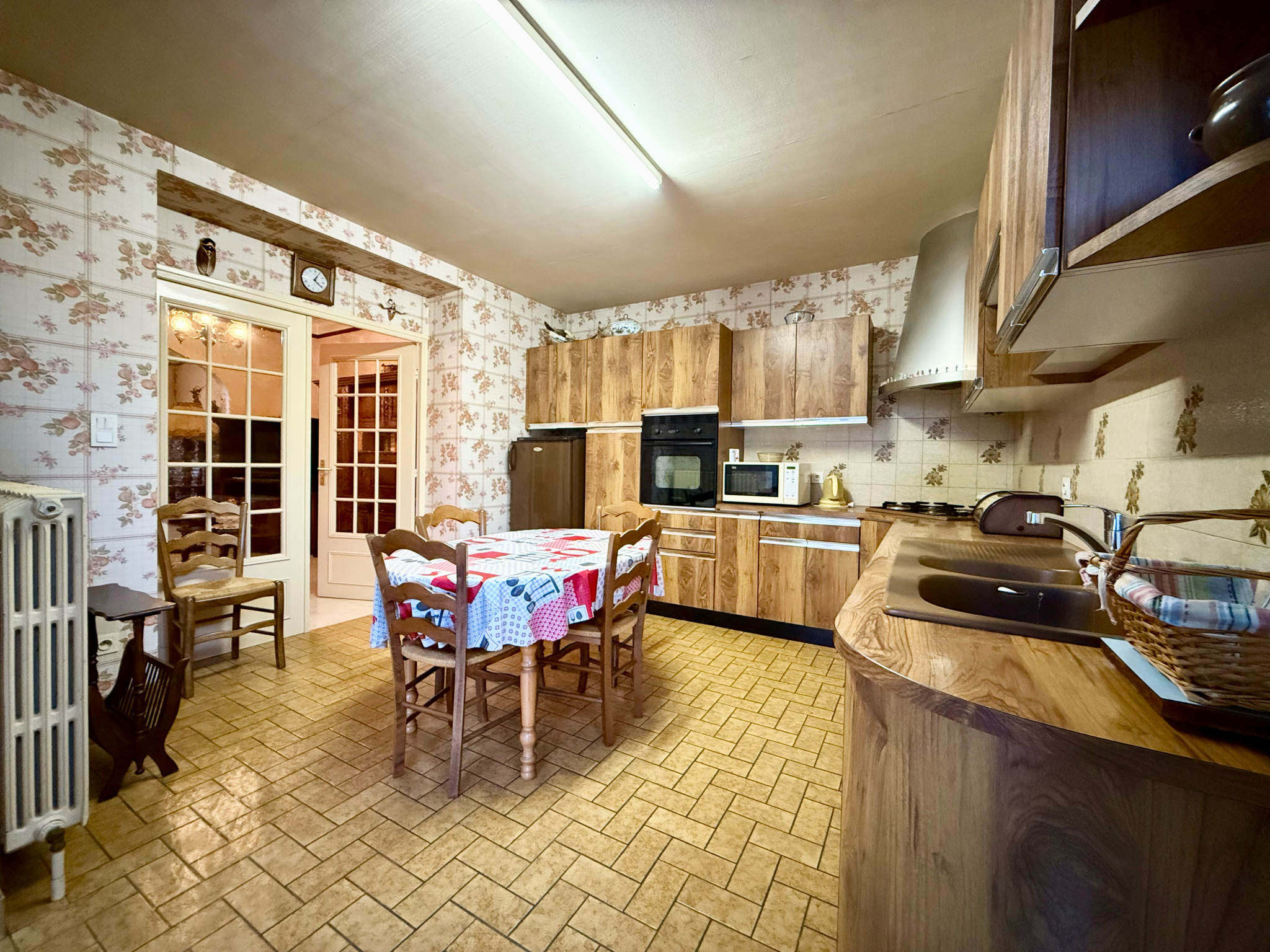 Immo80 – L'immobilier à Amiens et dans la Somme-CHAULNES – MAISON DE MAITRE – 2 CHAMBRES – DEPENDANCES – JARDIN – PATURE