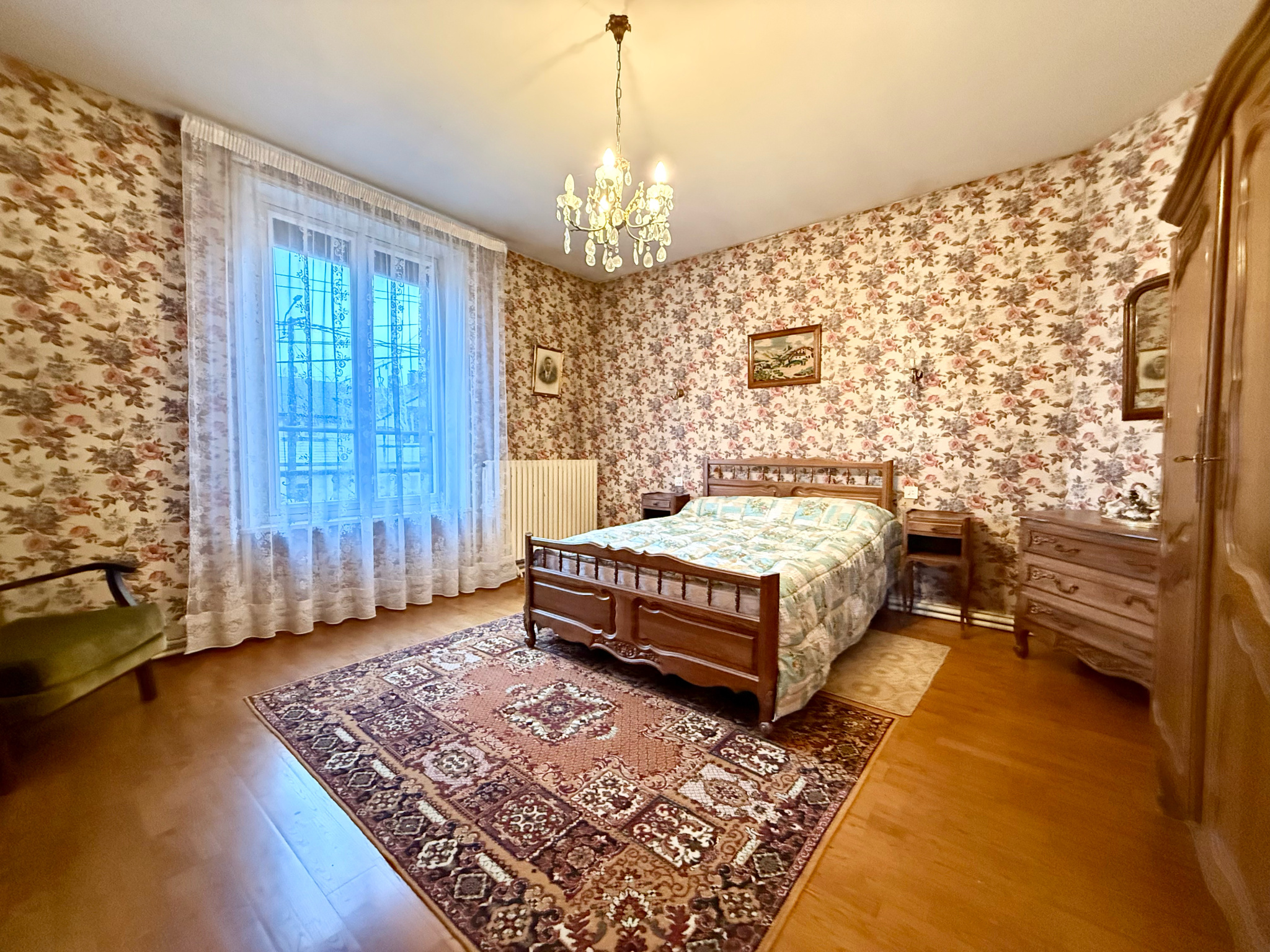 Immo80 – L'immobilier à Amiens et dans la Somme-CHAULNES – MAISON DE MAITRE – 2 CHAMBRES – DEPENDANCES – JARDIN – PATURE