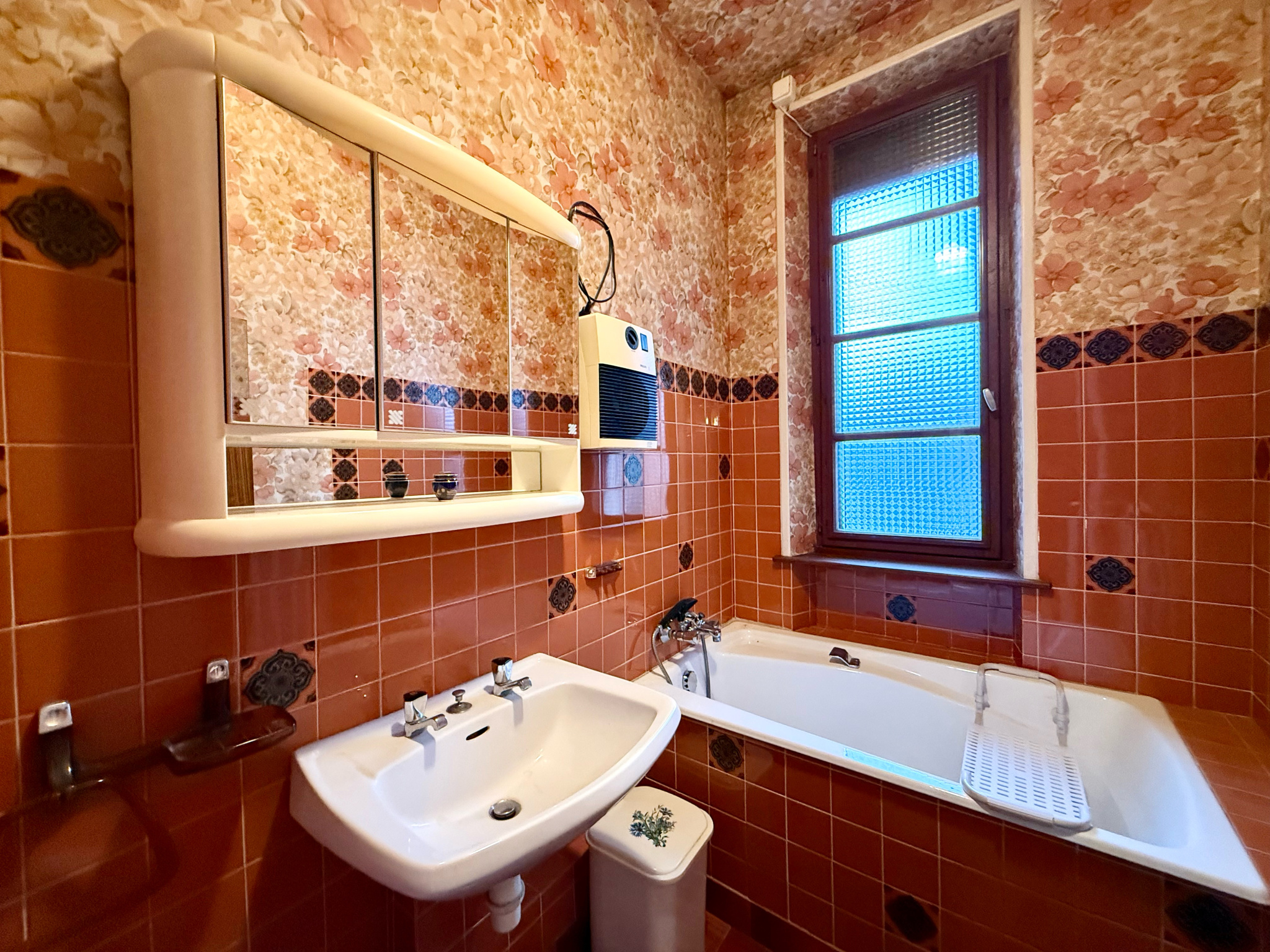 Immo80 – L'immobilier à Amiens et dans la Somme-CHAULNES – MAISON DE MAITRE – 2 CHAMBRES – DEPENDANCES – JARDIN – PATURE