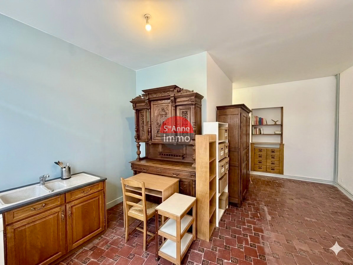 Immo80 – L'immobilier à Amiens et dans la Somme-ALBERT – MAISON MITOYENNE 165m2 – AUTONOMIE DE PLAIN PIED – 5 CHAMBRES – JARDIN – GARAGE – COUR – ATELIER