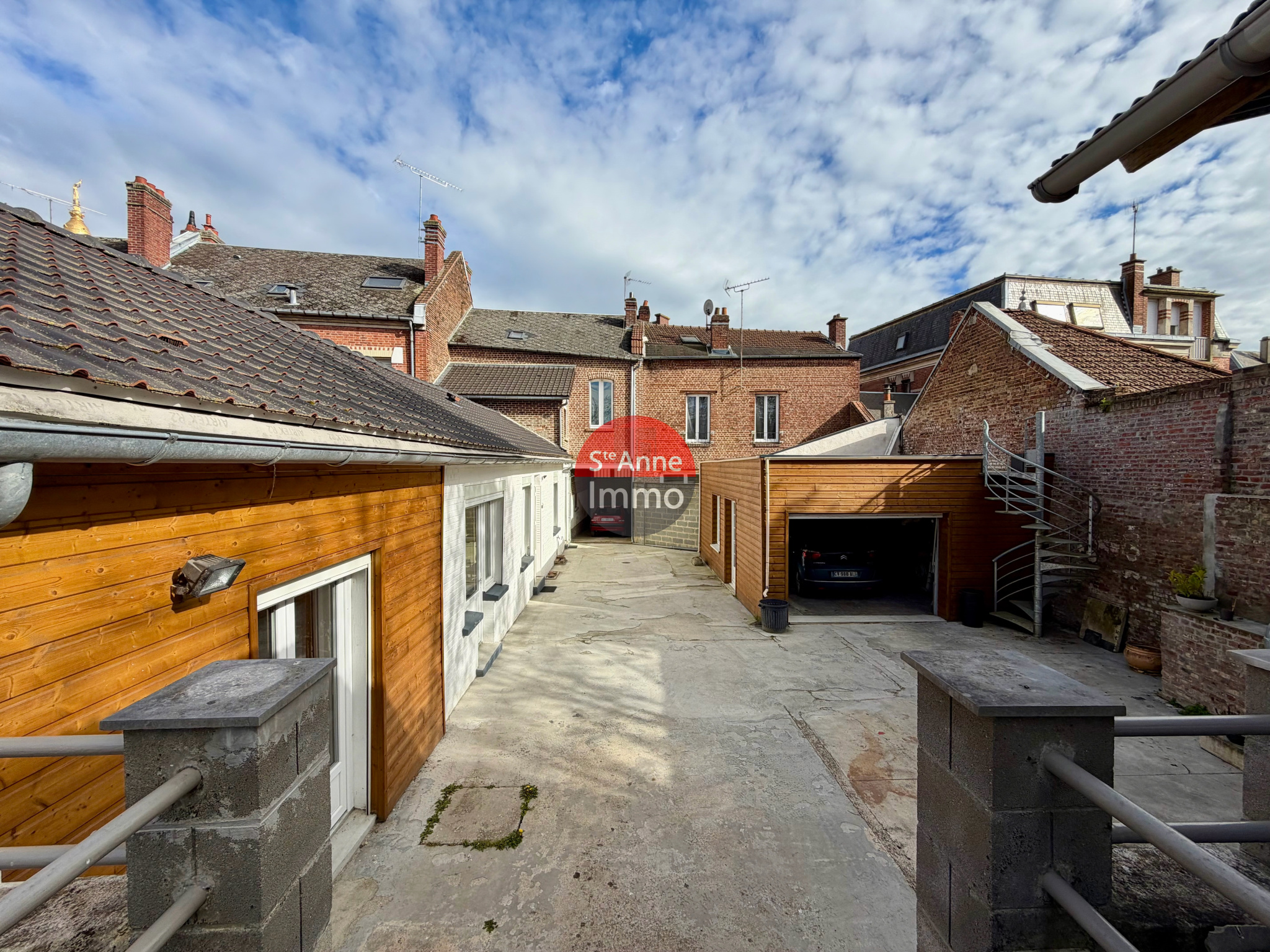 Immo80 – L'immobilier à Amiens et dans la Somme-ALBERT – MAISON MITOYENNE 165m2 – AUTONOMIE DE PLAIN PIED – 5 CHAMBRES –...