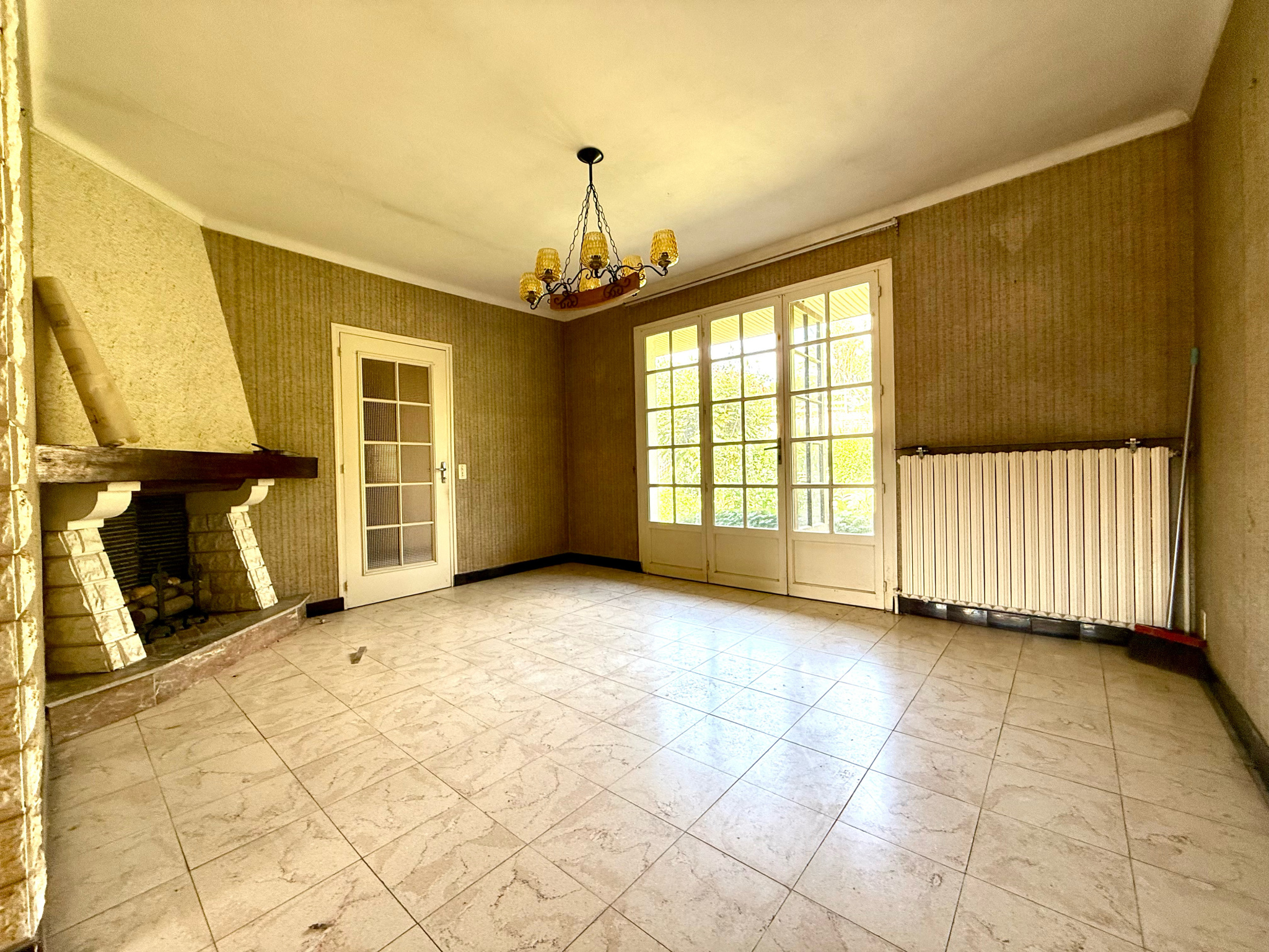 Immo80 – L'immobilier à Amiens et dans la Somme-CAIX – PAVILLON INDIVIDUEL DE PLAIN PIED – 2 CHAMBRES – GRENIER A AMENAGER – CAVE – JARDIN – GARAGE – TRAVAUX