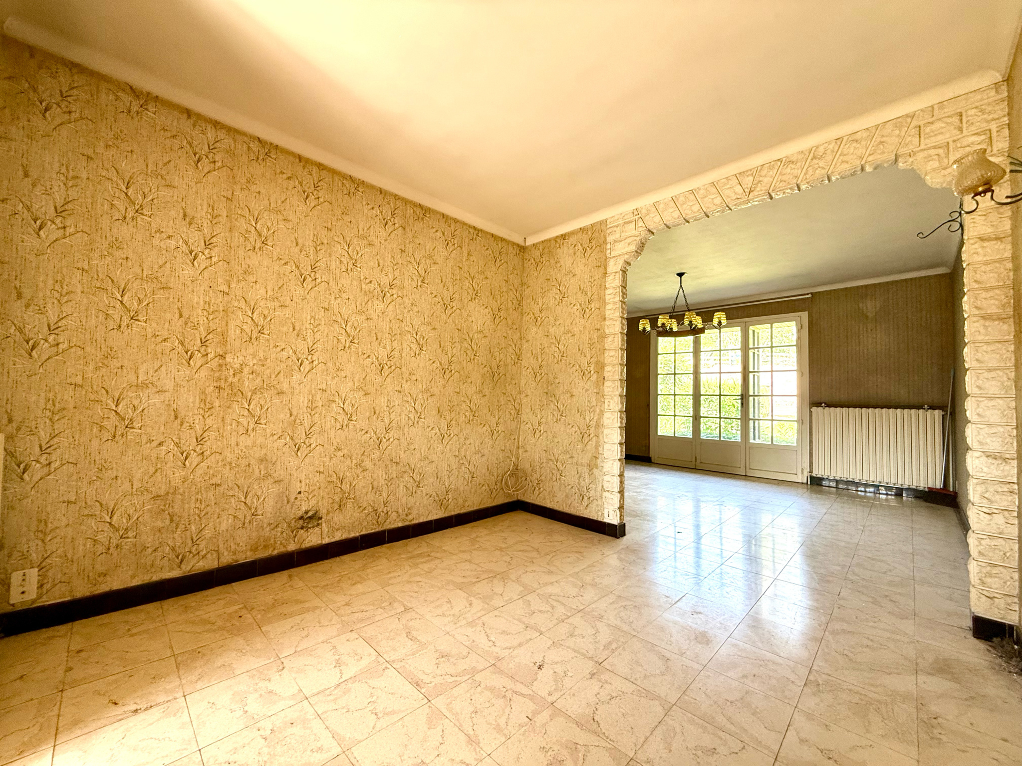 Immo80 – L'immobilier à Amiens et dans la Somme-CAIX – PAVILLON INDIVIDUEL DE PLAIN PIED – 2 CHAMBRES – GRENIER A AMENAGER – CAVE – JARDIN – GARAGE – TRAVAUX