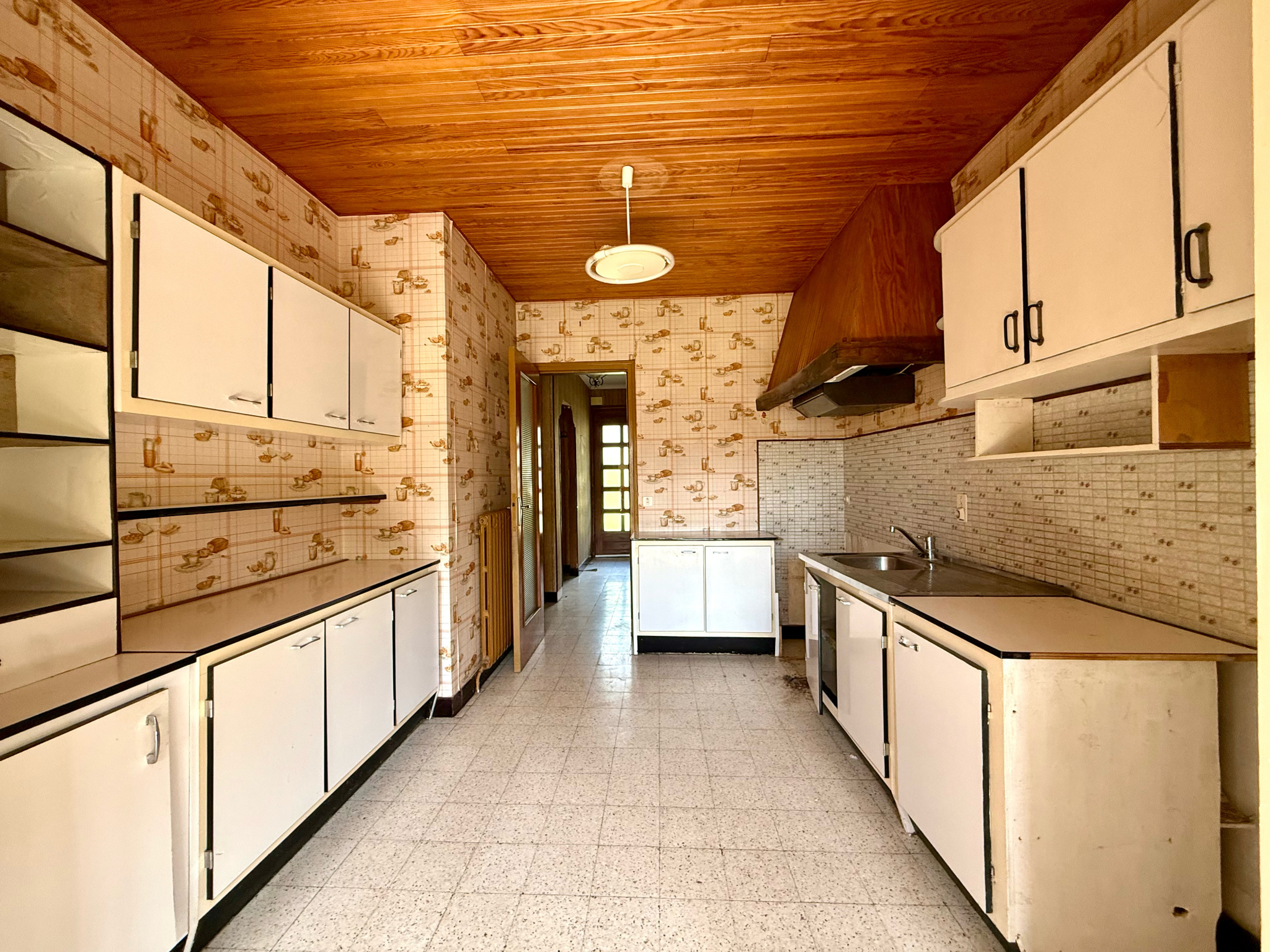 Immo80 – L'immobilier à Amiens et dans la Somme-CAIX – PAVILLON INDIVIDUEL DE PLAIN PIED – 2 CHAMBRES – GRENIER A AMENAGER – CAVE – JARDIN – GARAGE – TRAVAUX