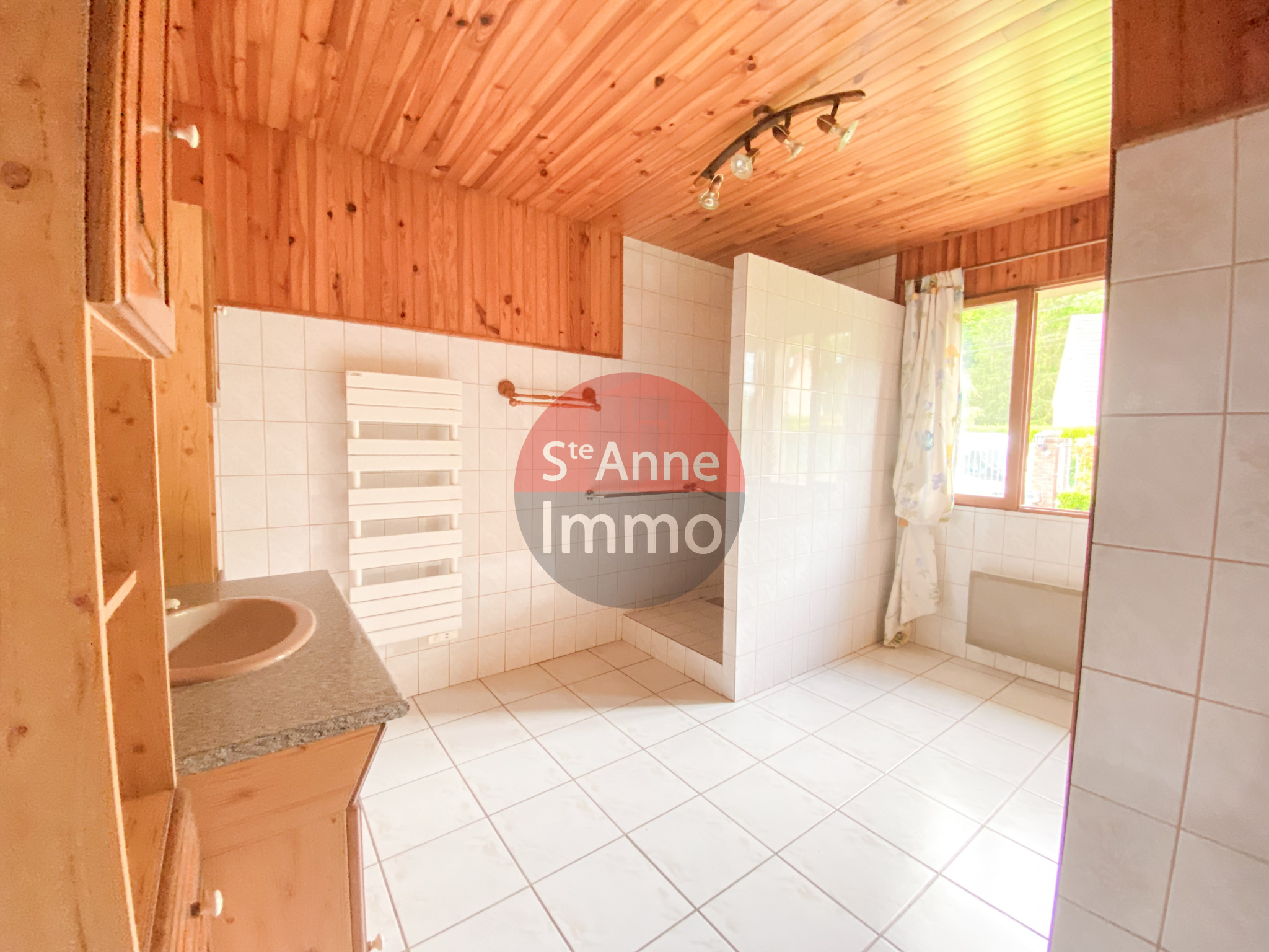 Immo80 – L'immobilier à Amiens et dans la Somme-PAVILLON INDIVIDUEL – 5 PIECES – BEAU POTENTIEL