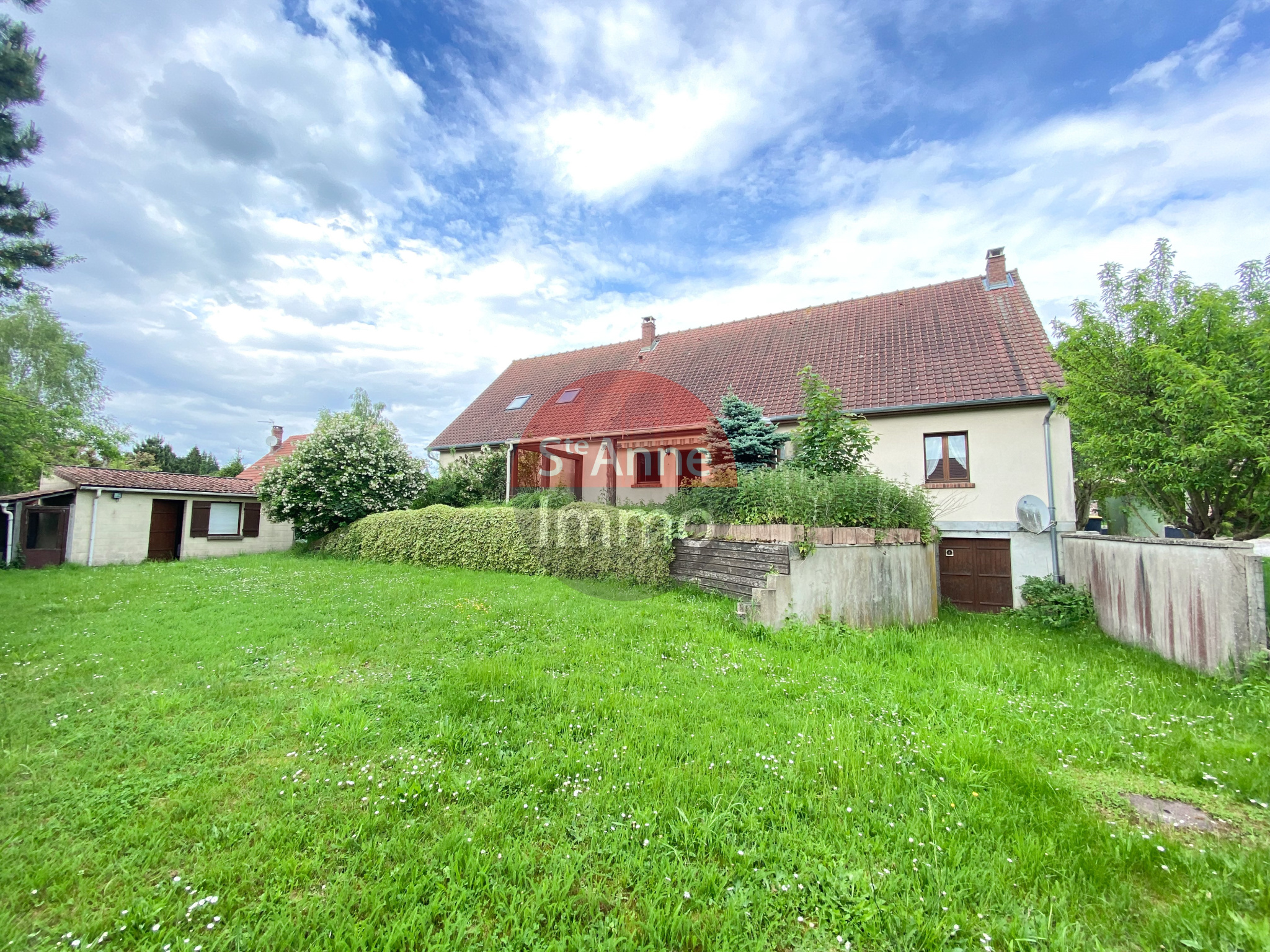 Immo80 – L'immobilier à Amiens et dans la Somme-PAVILLON INDIVIDUEL – 5 PIECES – BEAU POTENTIEL