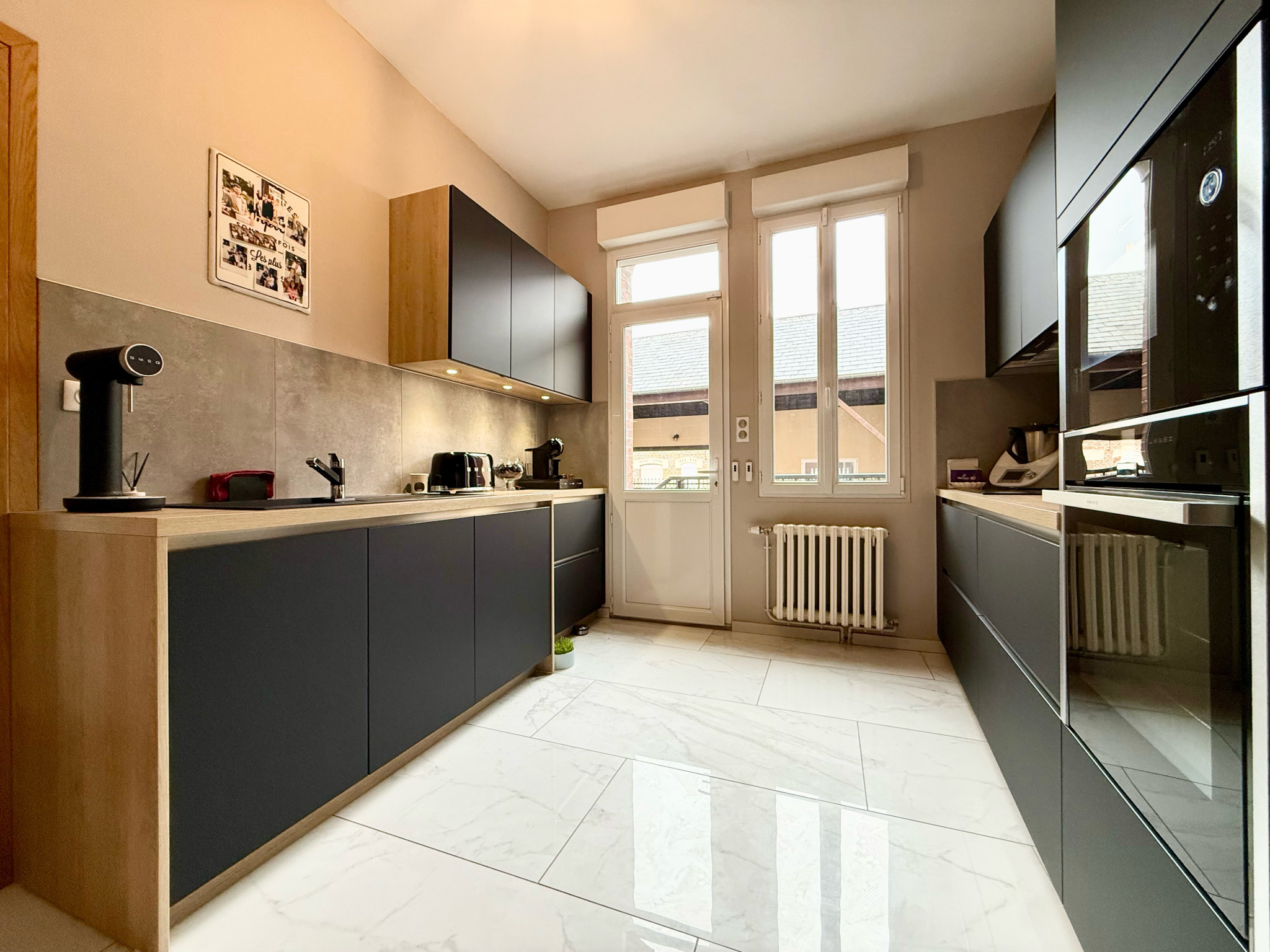 Immo80 – L'immobilier à Amiens et dans la Somme-MOREUIL – MAISON SEMI MITOYENNE – 4 CHAMBRES – COUR – DEPENDANCE AMENAGÉE – STATIONNEMENT PRIVATIF