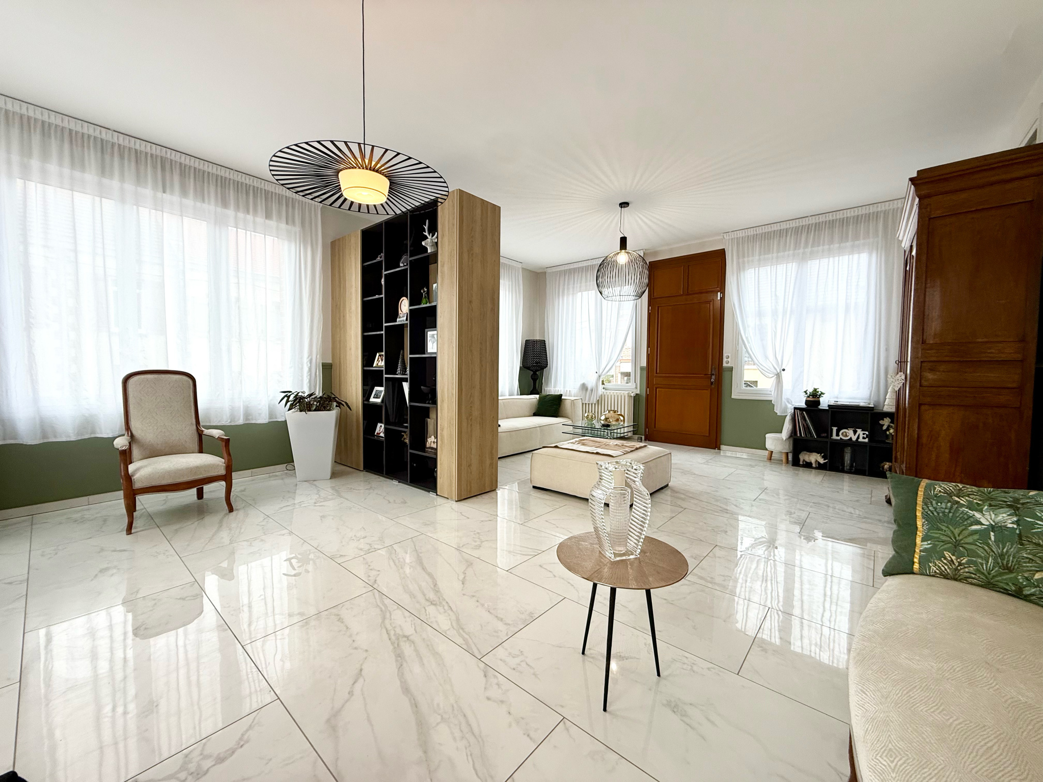 Immo80 – L'immobilier à Amiens et dans la Somme-MOREUIL – MAISON SEMI MITOYENNE – 4 CHAMBRES – COUR – DEPENDANCE AMENAGÉE – STATIONNEMENT PRIVATIF