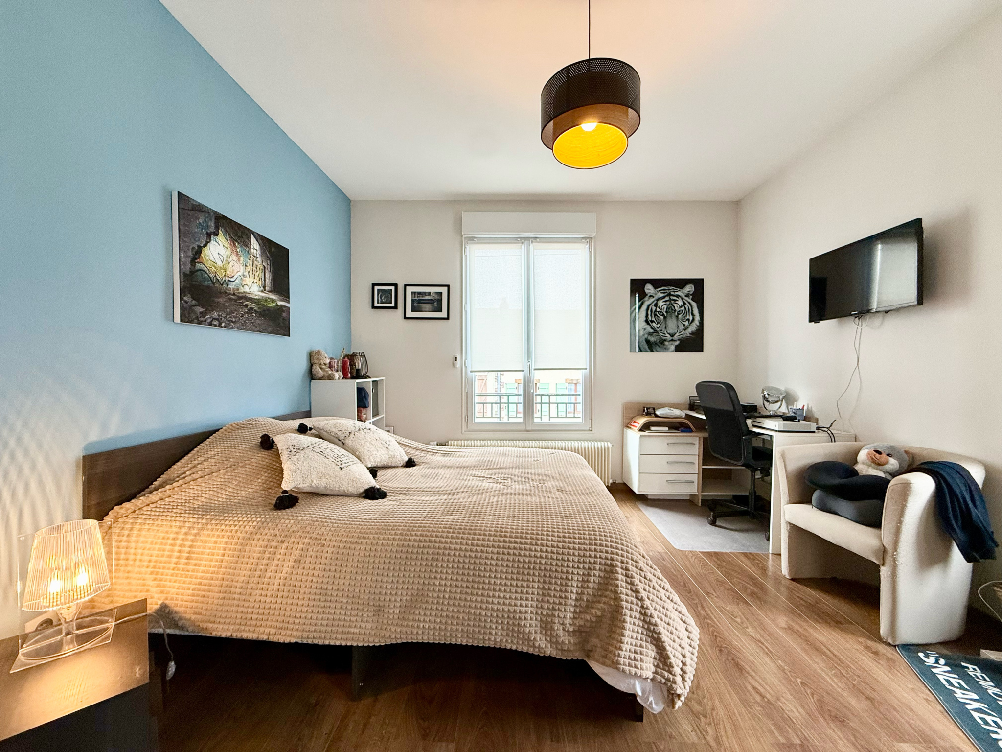 Immo80 – L'immobilier à Amiens et dans la Somme-MOREUIL – MAISON SEMI MITOYENNE – 4 CHAMBRES – COUR – DEPENDANCE AMENAGÉE – STATIONNEMENT PRIVATIF