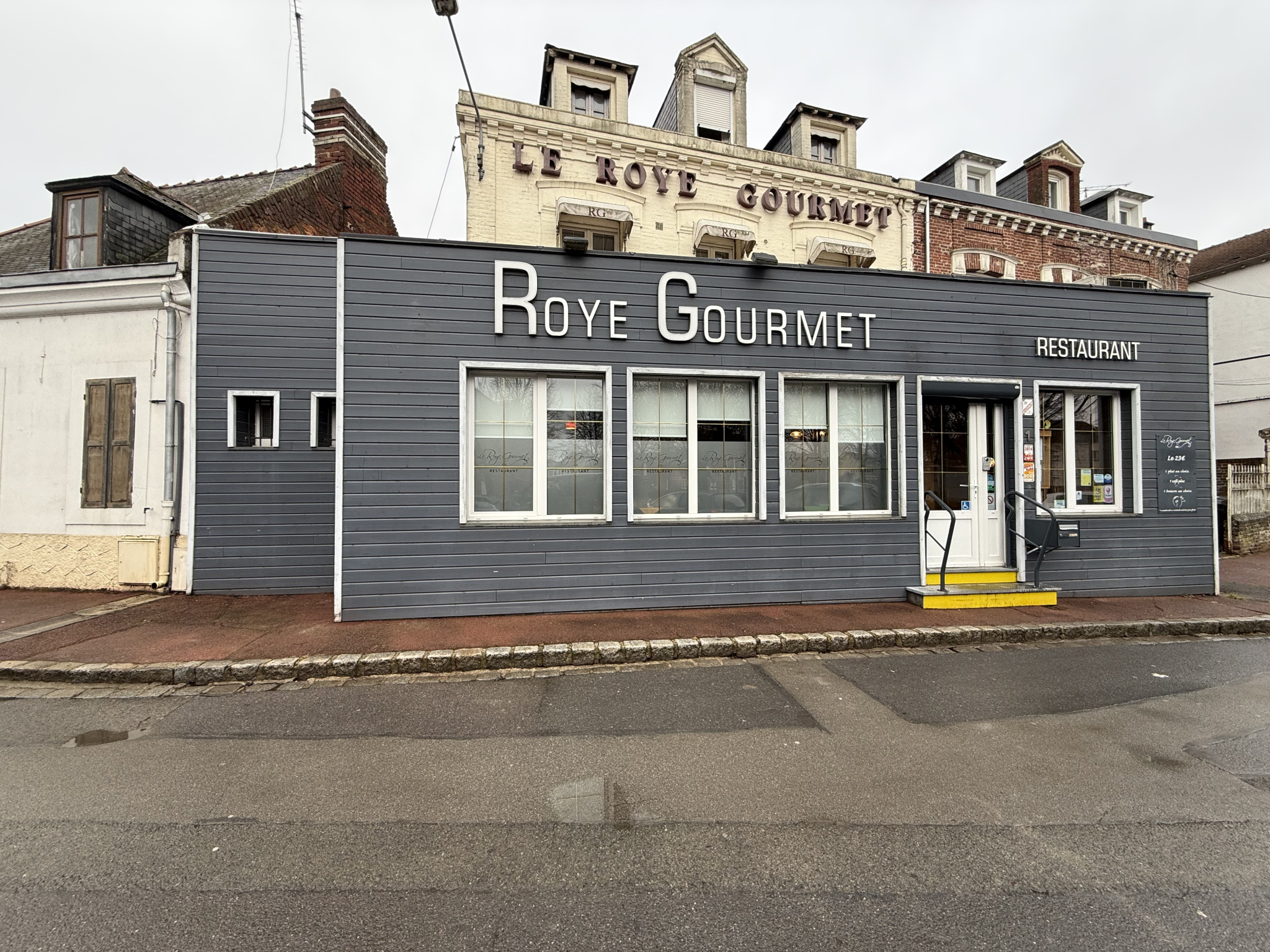 Immo80 – L'immobilier à Amiens et dans la Somme-ROYE – FONDS DE COMMERCE – MURS COMMERCIAUX – SALLE DE RECEPTION – 2...