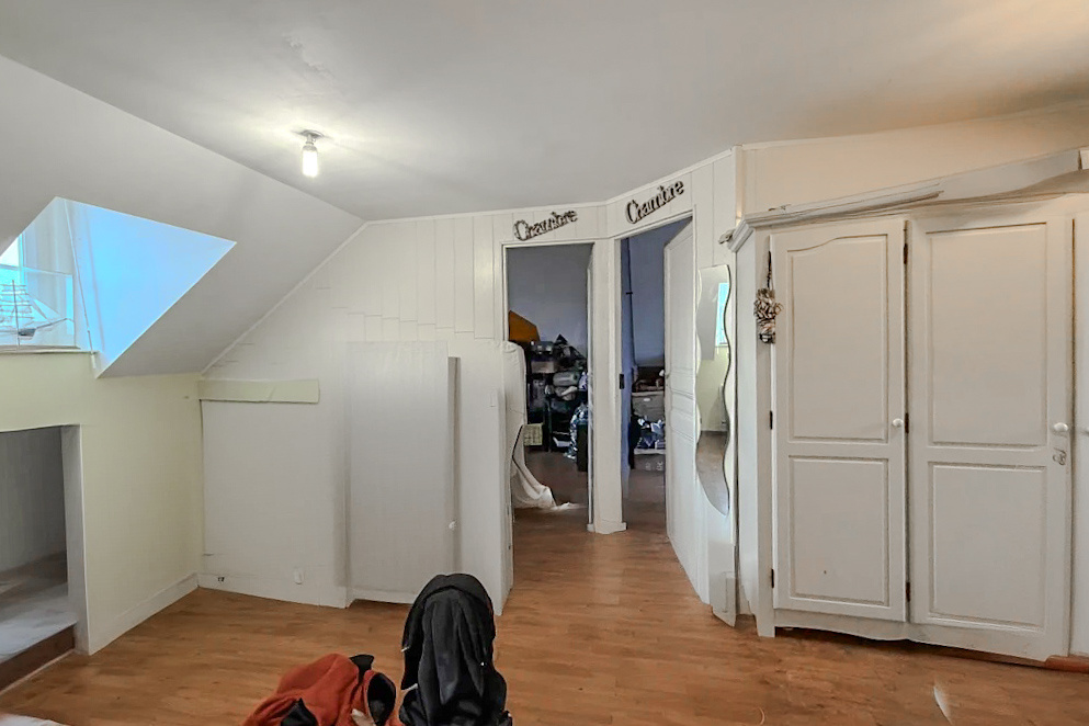 Immo80 – L'immobilier à Amiens et dans la Somme-ROYE – FONDS DE COMMERCE – MURS COMMERCIAUX – SALLE DE RECEPTION – 2 APPARTEMENTS