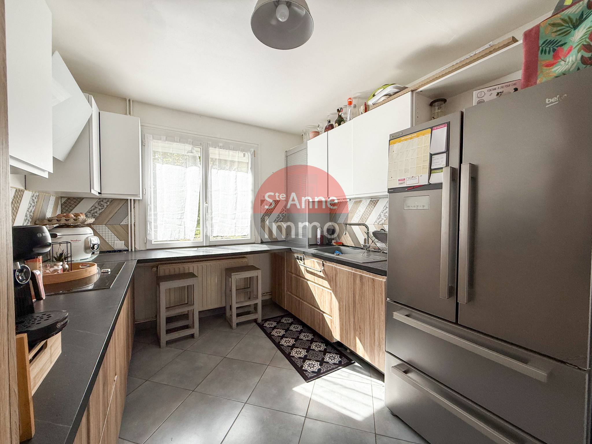 Immo80 – L'immobilier à Amiens et dans la Somme-MONTIDIDIER – MAISON SEMI-MITOYENNE – 3 CHAMBRES – JARDIN – TERRASSE – CAVE – DOUBLE GARAGE – DEPENDANCE