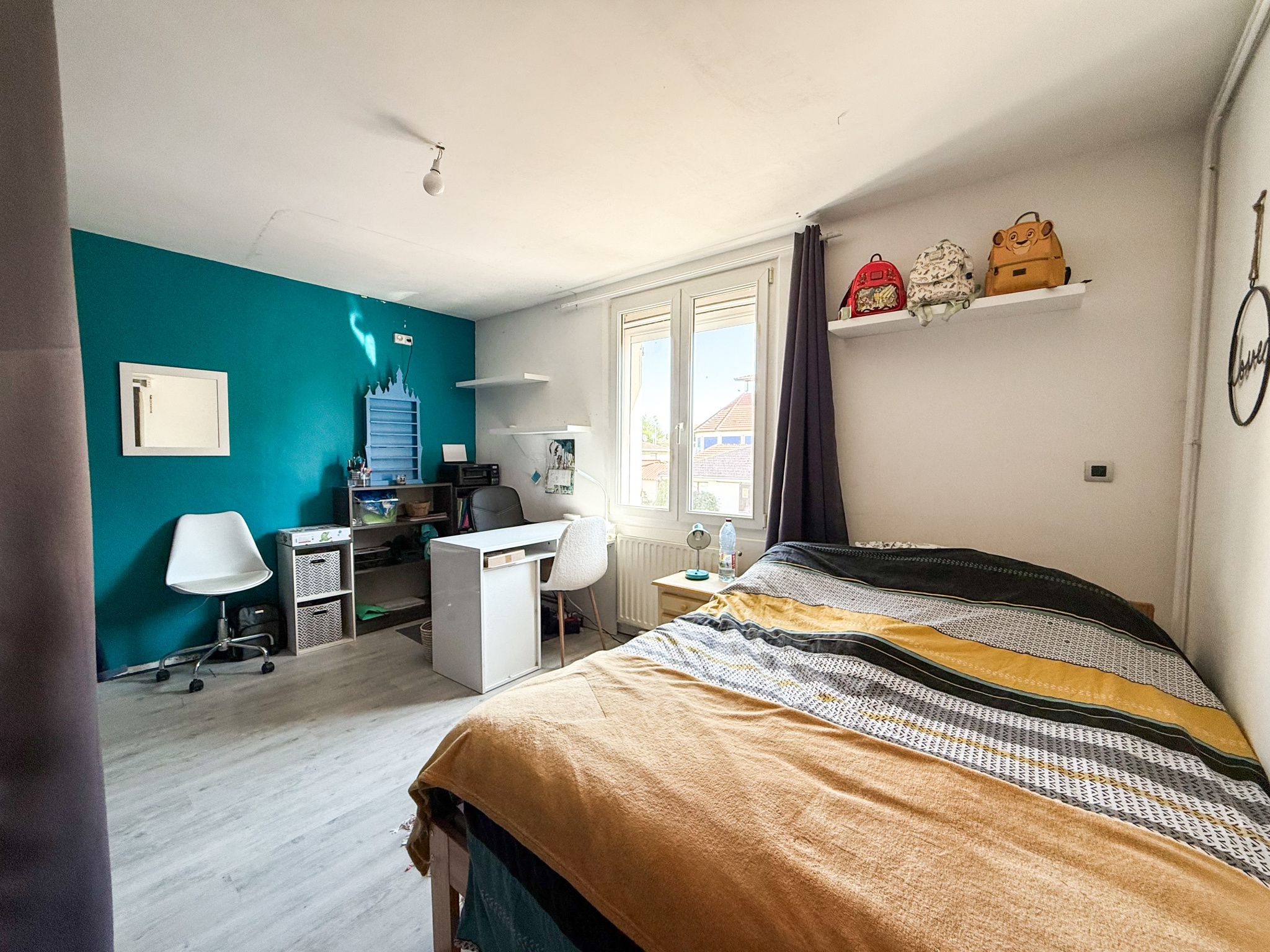Immo80 – L'immobilier à Amiens et dans la Somme-MONTIDIDIER – MAISON SEMI-MITOYENNE – 3 CHAMBRES – JARDIN – TERRASSE – CAVE – DOUBLE GARAGE – DEPENDANCE