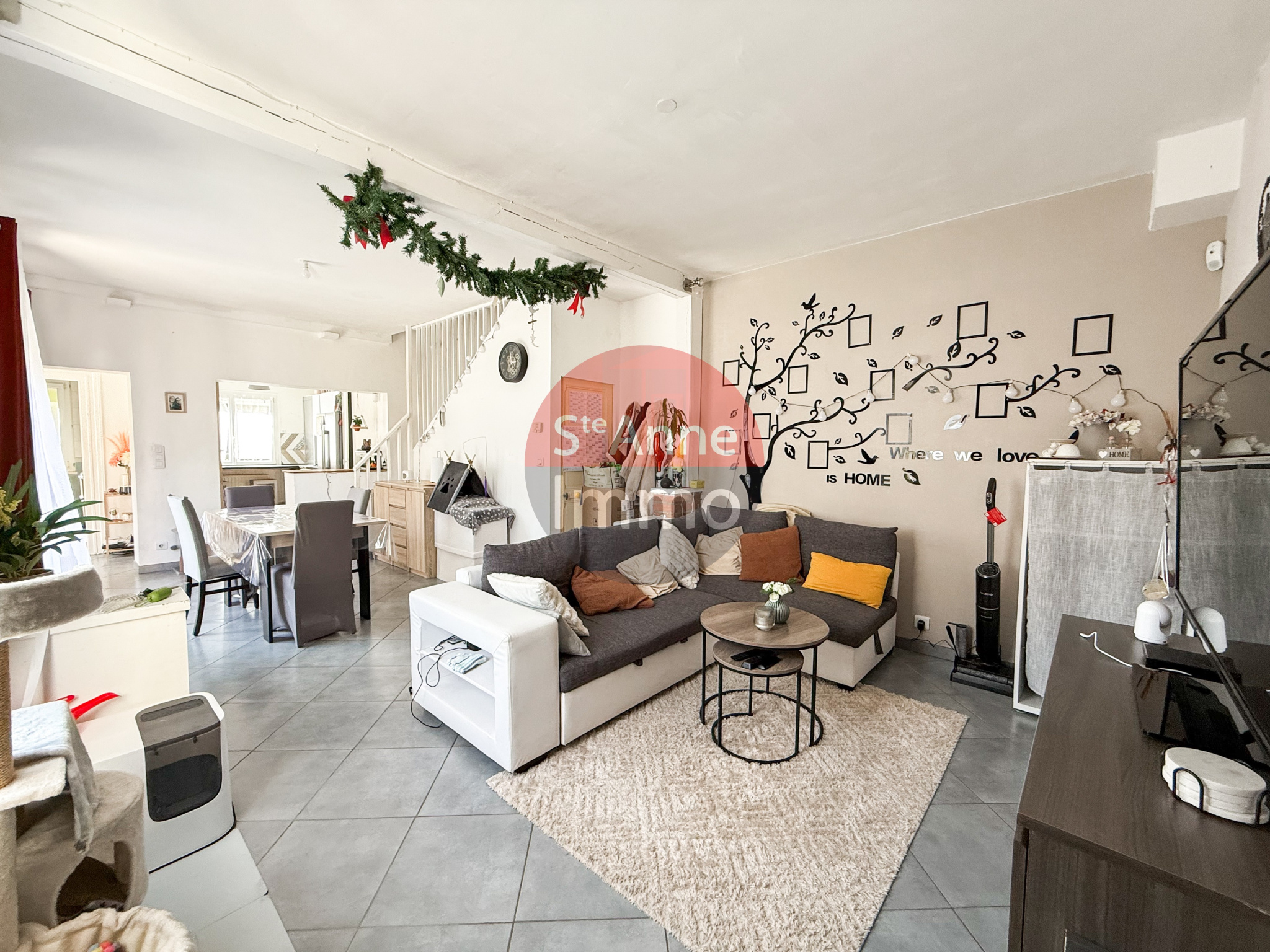 Immo80 – L'immobilier à Amiens et dans la Somme-MONTIDIDIER – MAISON SEMI-MITOYENNE – 3 CHAMBRES – JARDIN – TERRASSE – CAVE – DOUBLE GARAGE – DEPENDANCE