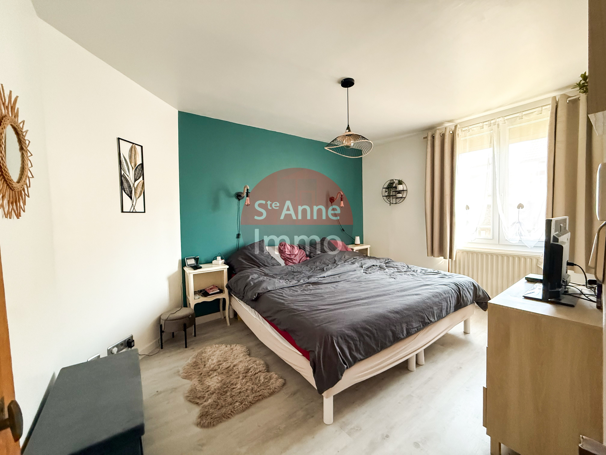 Immo80 – L'immobilier à Amiens et dans la Somme-MONTIDIDIER – MAISON SEMI-MITOYENNE – 3 CHAMBRES – JARDIN – TERRASSE – CAVE – DOUBLE GARAGE – DEPENDANCE