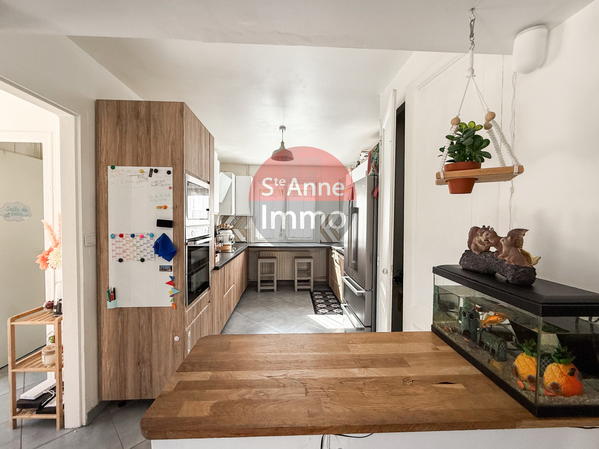 Immo80 – L'immobilier à Amiens et dans la Somme-MONTIDIDIER – MAISON SEMI-MITOYENNE – 3 CHAMBRES – JARDIN – TERRASSE – CAVE – DOUBLE GARAGE – DEPENDANCE