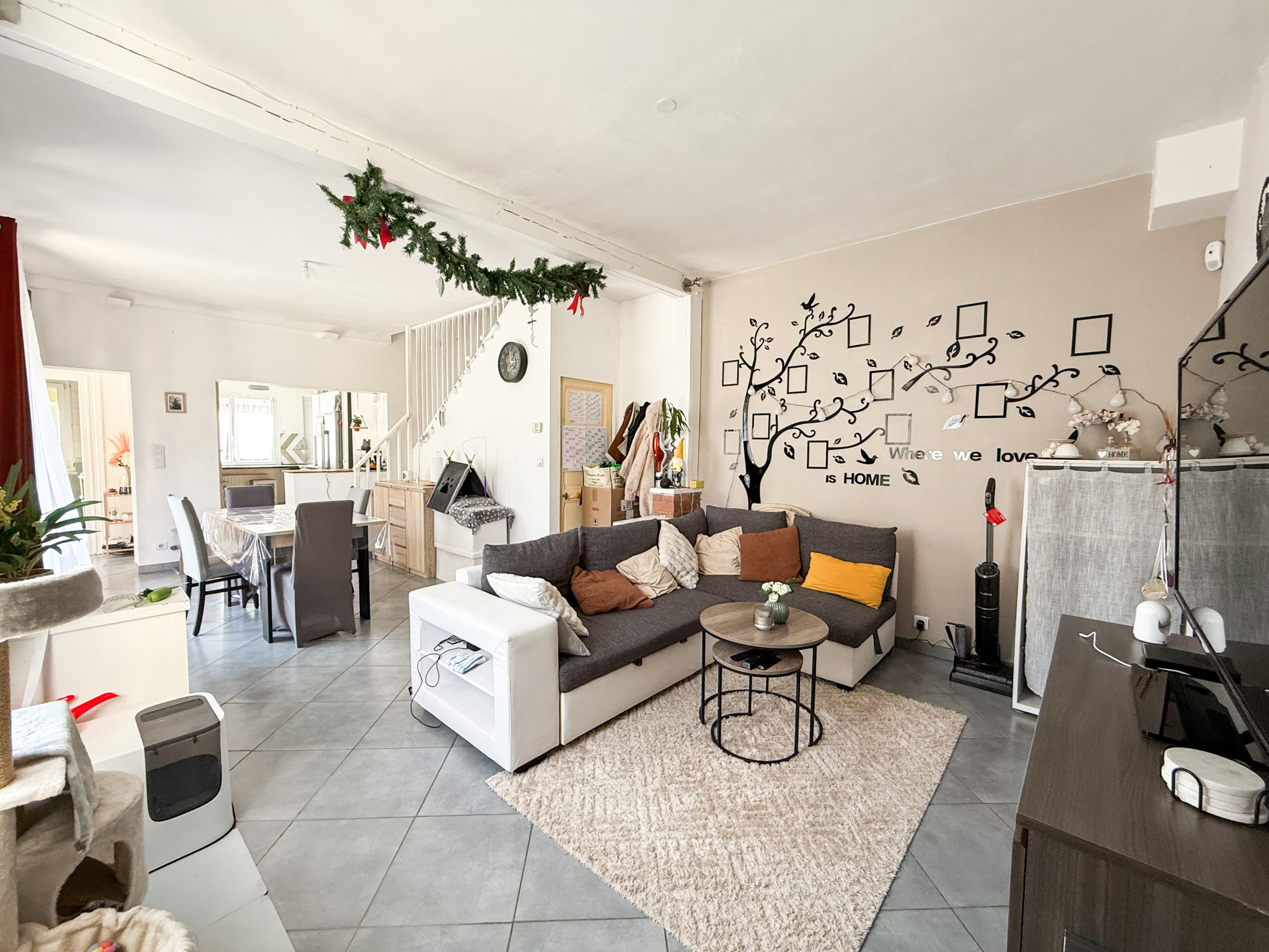 Immo80 – L'immobilier à Amiens et dans la Somme-MONTIDIDIER – MAISON SEMI-MITOYENNE – 3 CHAMBRES – JARDIN – TERRASSE – CAVE – DOUBLE GARAGE – DEPENDANCE