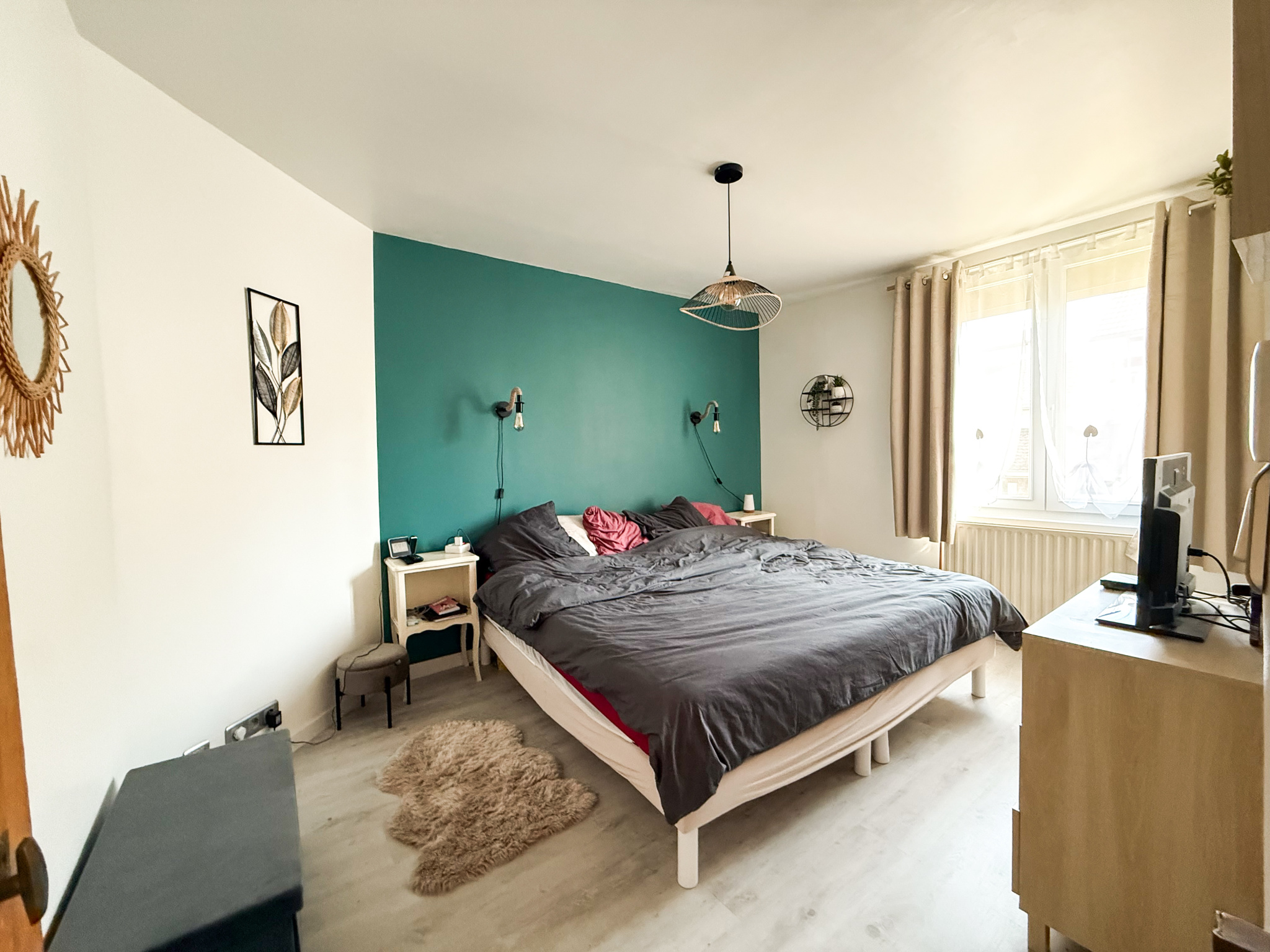 Immo80 – L'immobilier à Amiens et dans la Somme-MONTIDIDIER – MAISON SEMI-MITOYENNE – 3 CHAMBRES – JARDIN – TERRASSE – CAVE – DOUBLE GARAGE – DEPENDANCE