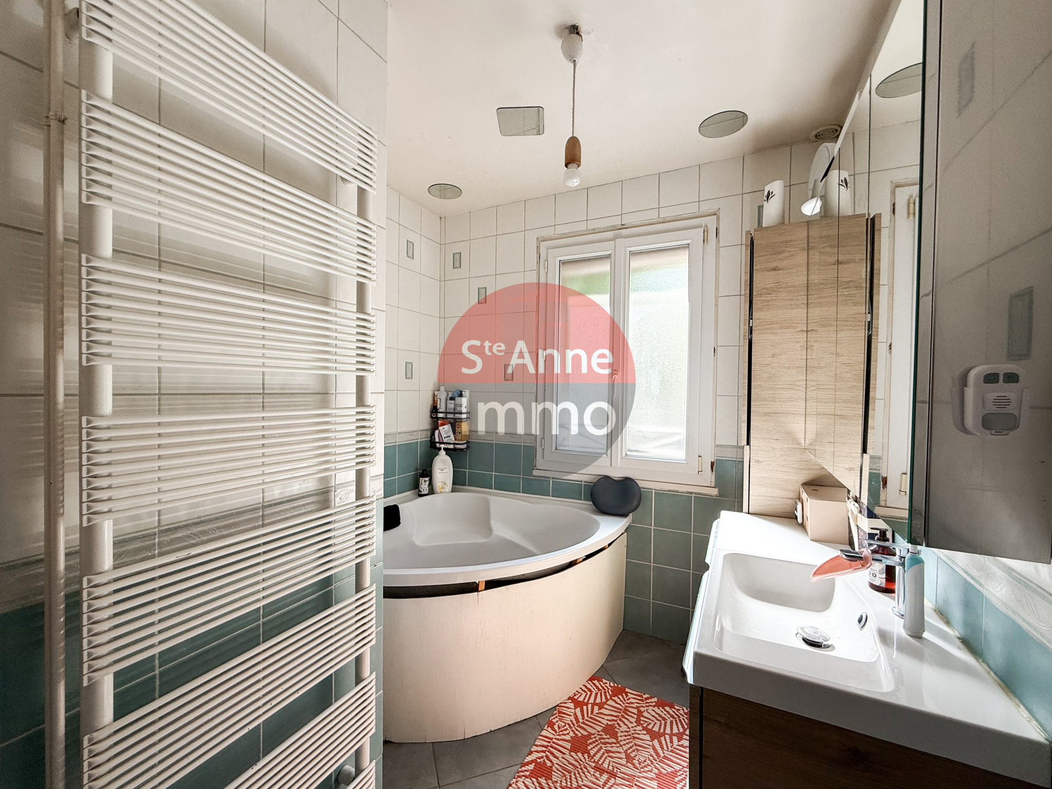 Immo80 – L'immobilier à Amiens et dans la Somme-MONTIDIDIER – MAISON SEMI-MITOYENNE – 3 CHAMBRES – JARDIN – TERRASSE – CAVE – DOUBLE GARAGE – DEPENDANCE