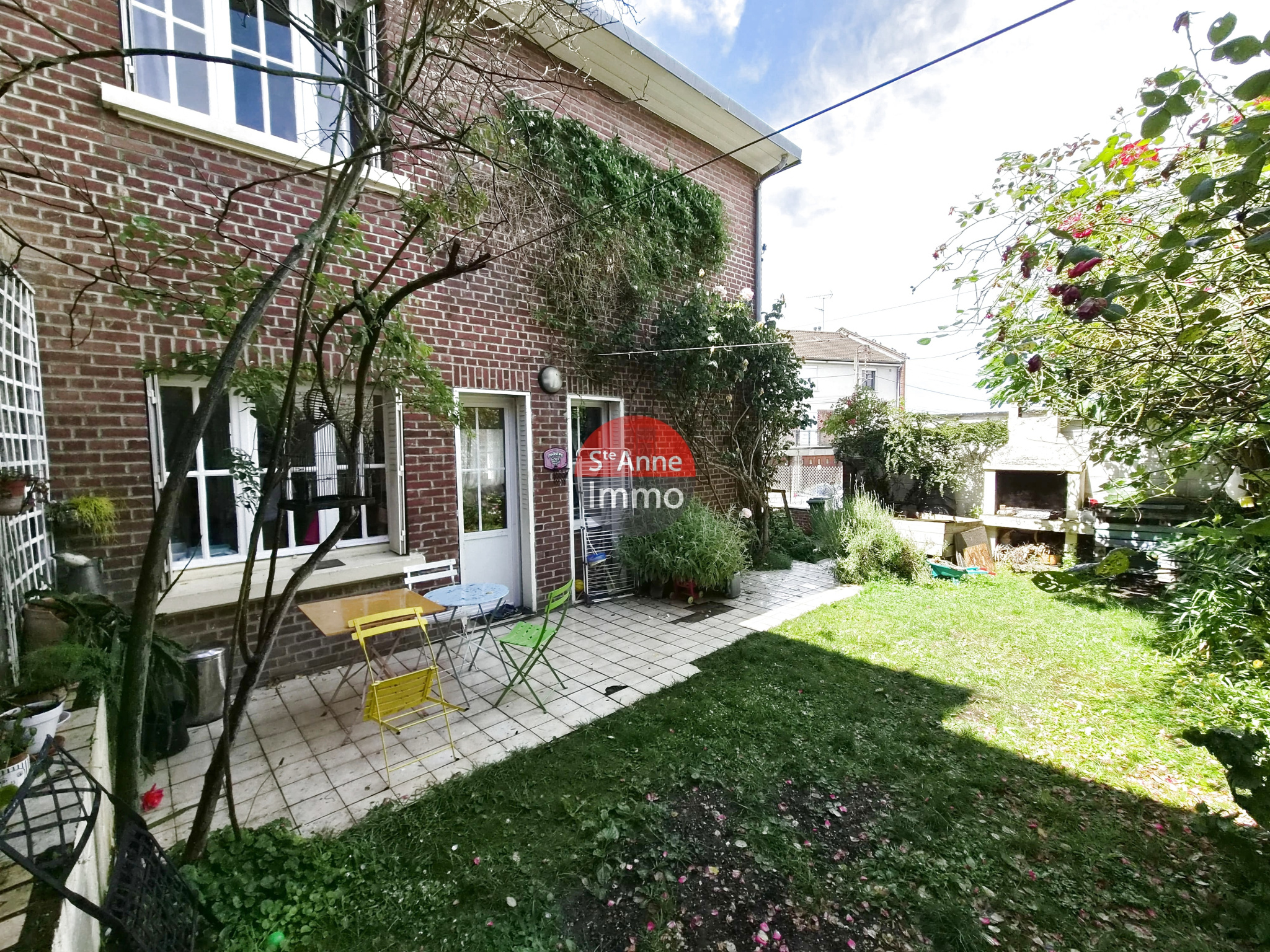 Immo80 – L'immobilier à Amiens et dans la Somme-AMIENS – 3MIN GARE – MAISON DE VILLE 105 M2 – 4 CHS AVEC JARDIN , GARAGE ET SOUS SOL COMPLET