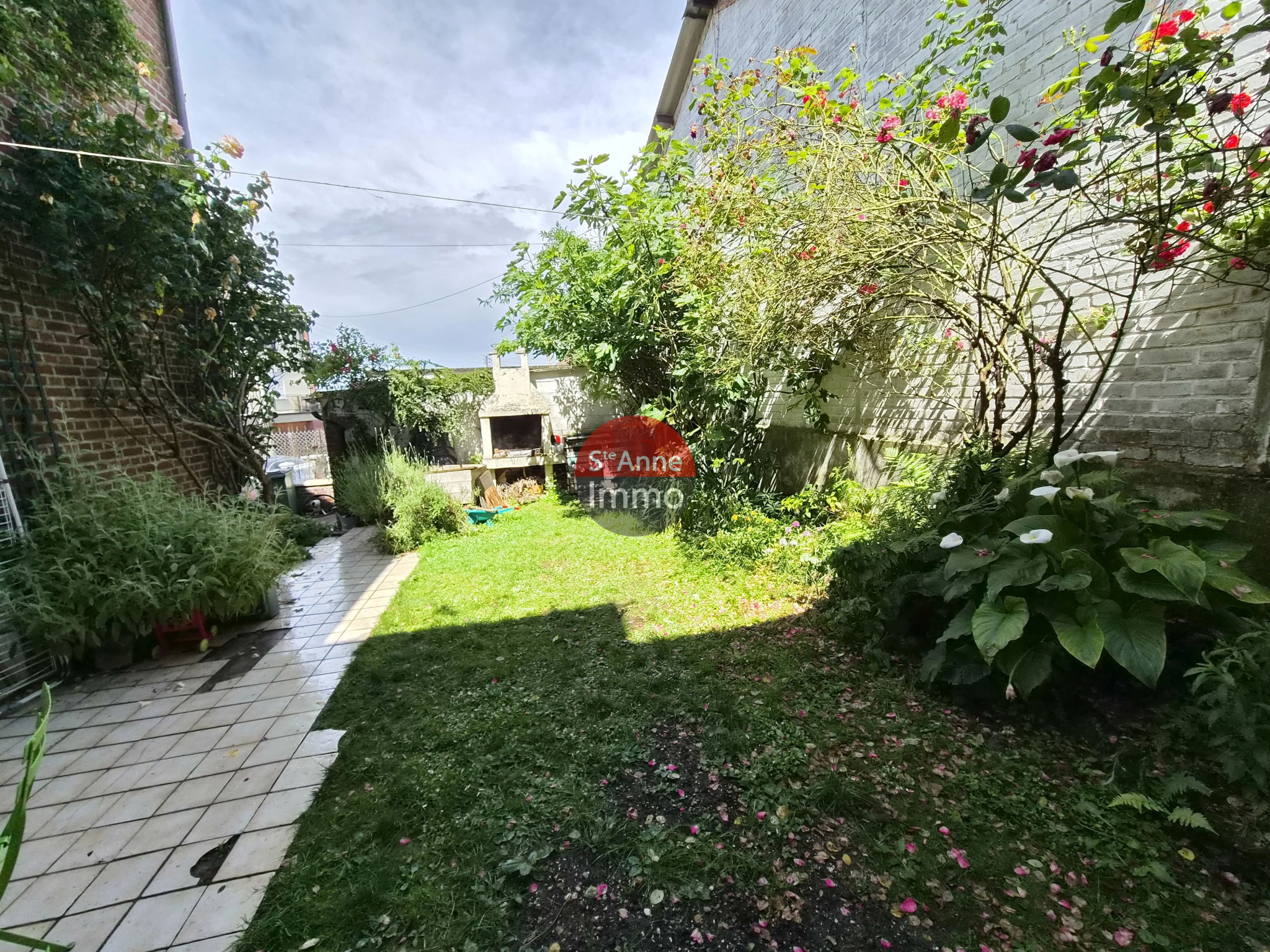 Immo80 – L'immobilier à Amiens et dans la Somme-AMIENS – 3MIN GARE – MAISON DE VILLE 105 M2 – 4 CHS AVEC JARDIN , GARAGE ET SOUS SOL COMPLET