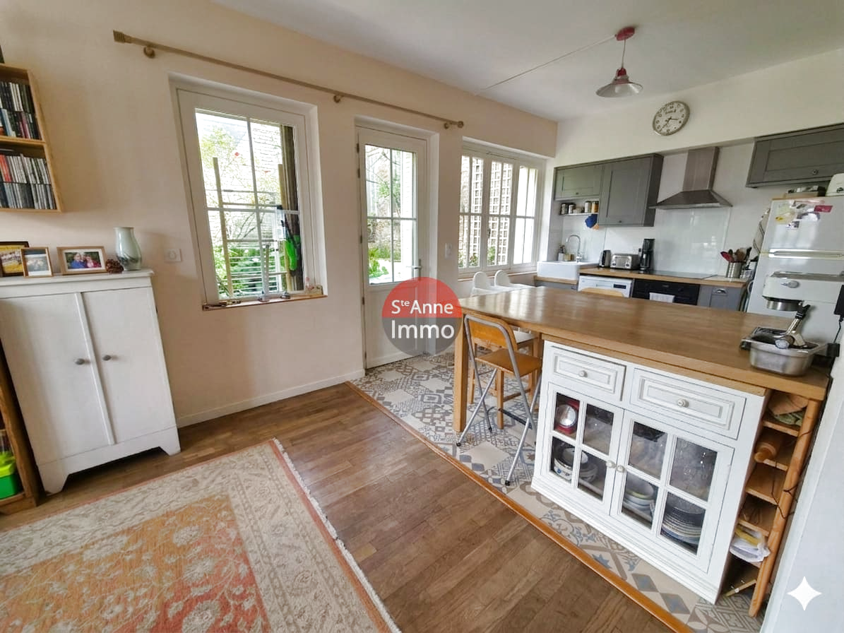 Immo80 – L'immobilier à Amiens et dans la Somme-AMIENS – 3MIN GARE – MAISON DE VILLE 105 M2 – 4 CHS AVEC JARDIN , GARAGE ET SOUS SOL COMPLET