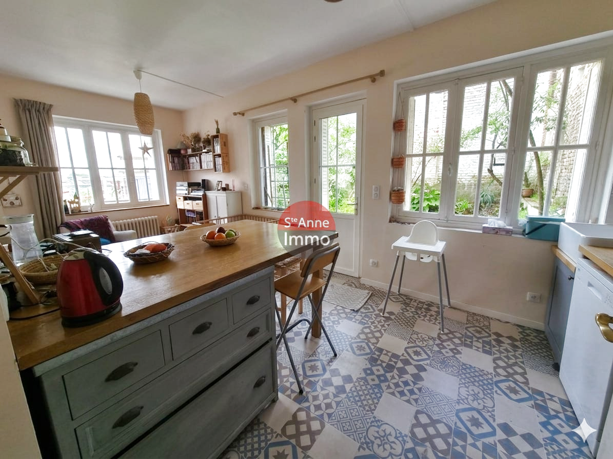 Immo80 – L'immobilier à Amiens et dans la Somme-AMIENS – 3MIN GARE – MAISON DE VILLE 105 M2 – 4 CHS AVEC JARDIN , GARAGE ET SOUS SOL COMPLET