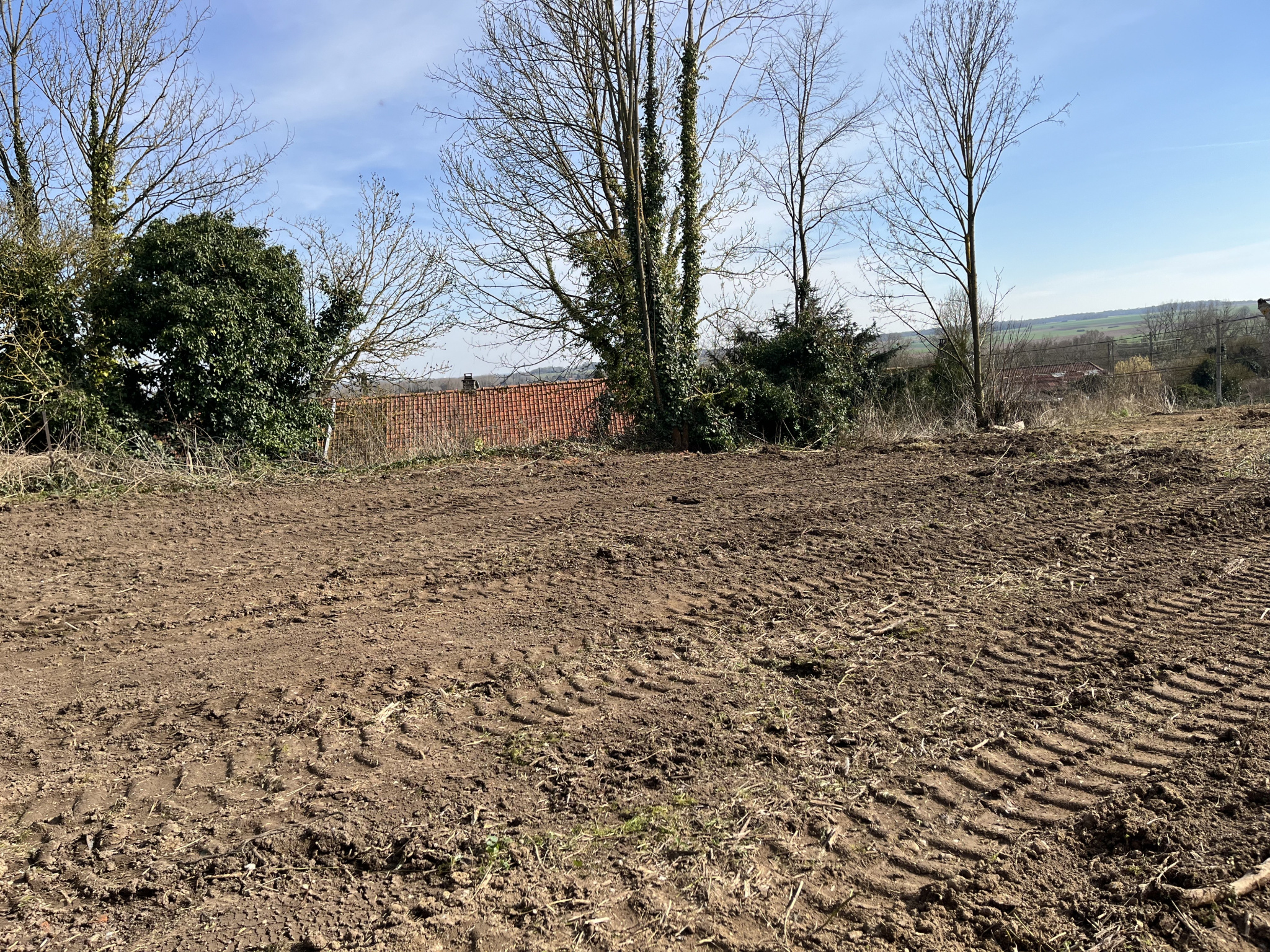 Immo80 – L'immobilier à Amiens et dans la Somme-HANGEST SUR SOMME – TERRAIN A BATIR – 1900m2