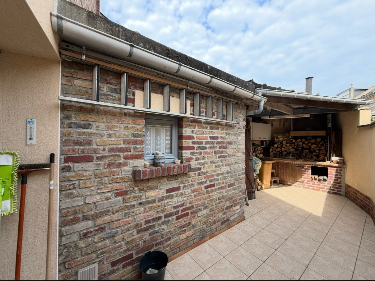 Immo80 – L'immobilier à Amiens et dans la Somme-AMIENS – QUARTIER SAINT ACHEUL – 4 CHAMBRES – COUR – CAVE
