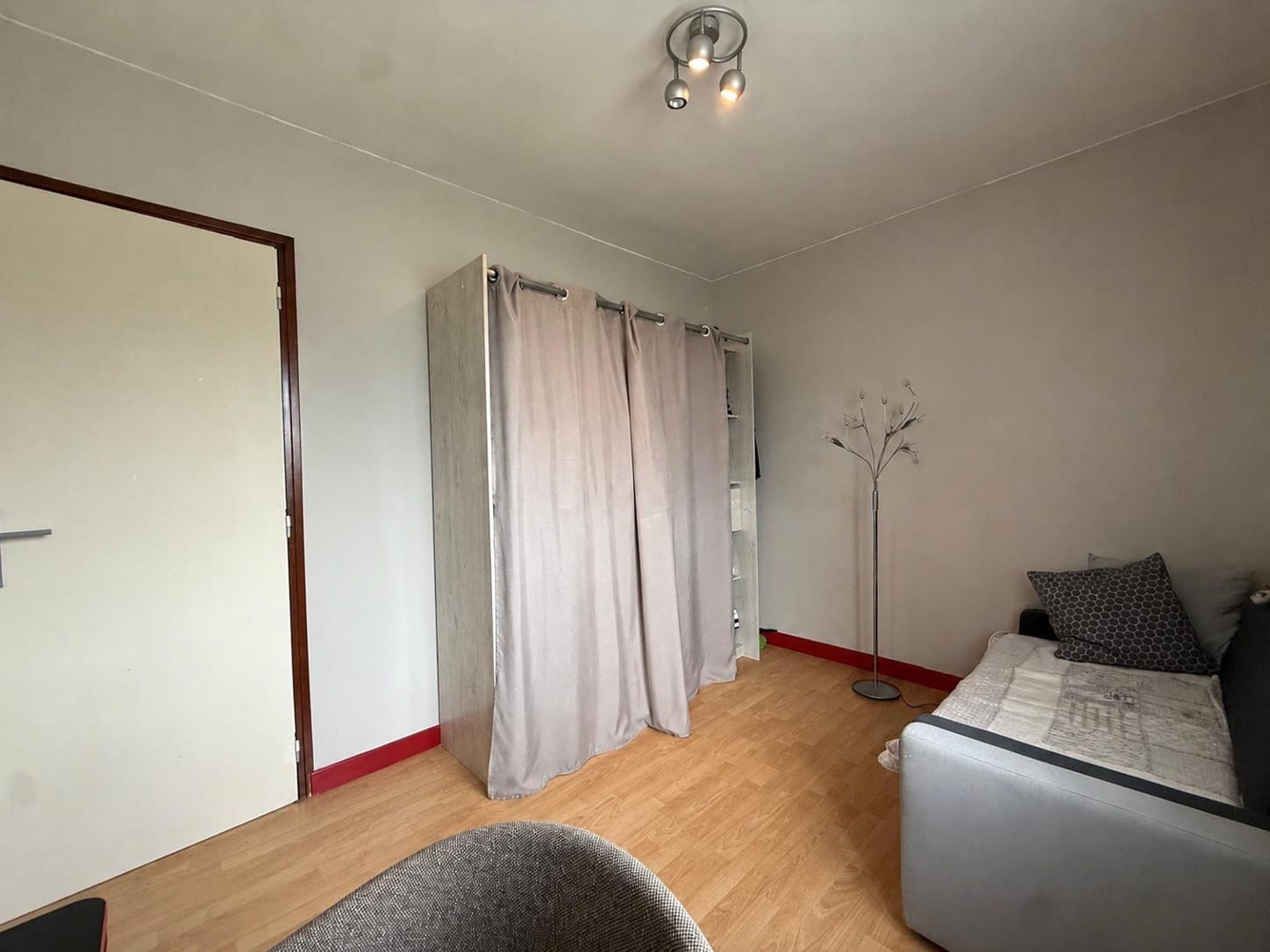Immo80 – L'immobilier à Amiens et dans la Somme-DOMART SUR LA LUCE – PAVILLON INDIVIDUEL SUR SOUS SOL COMPLET AVEC ETAGE – GARAGE – JARDIN