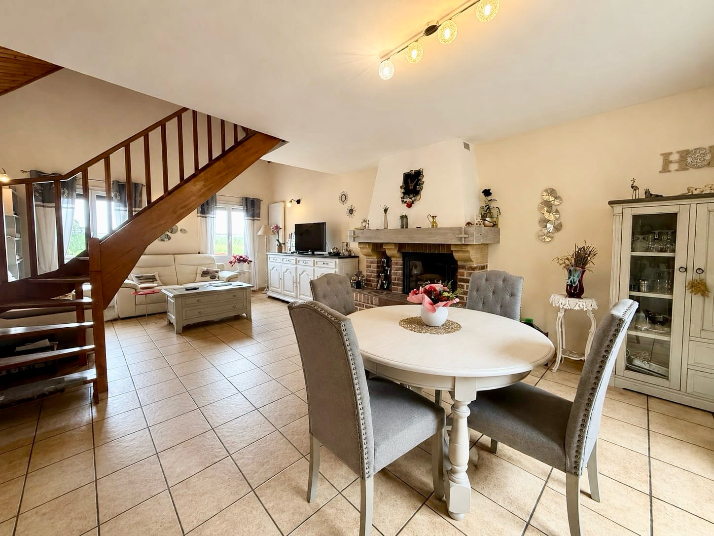 Immo80 – L'immobilier à Amiens et dans la Somme-DOMART SUR LA LUCE – PAVILLON INDIVIDUEL SUR SOUS SOL COMPLET AVEC ETAGE – GARAGE – JARDIN